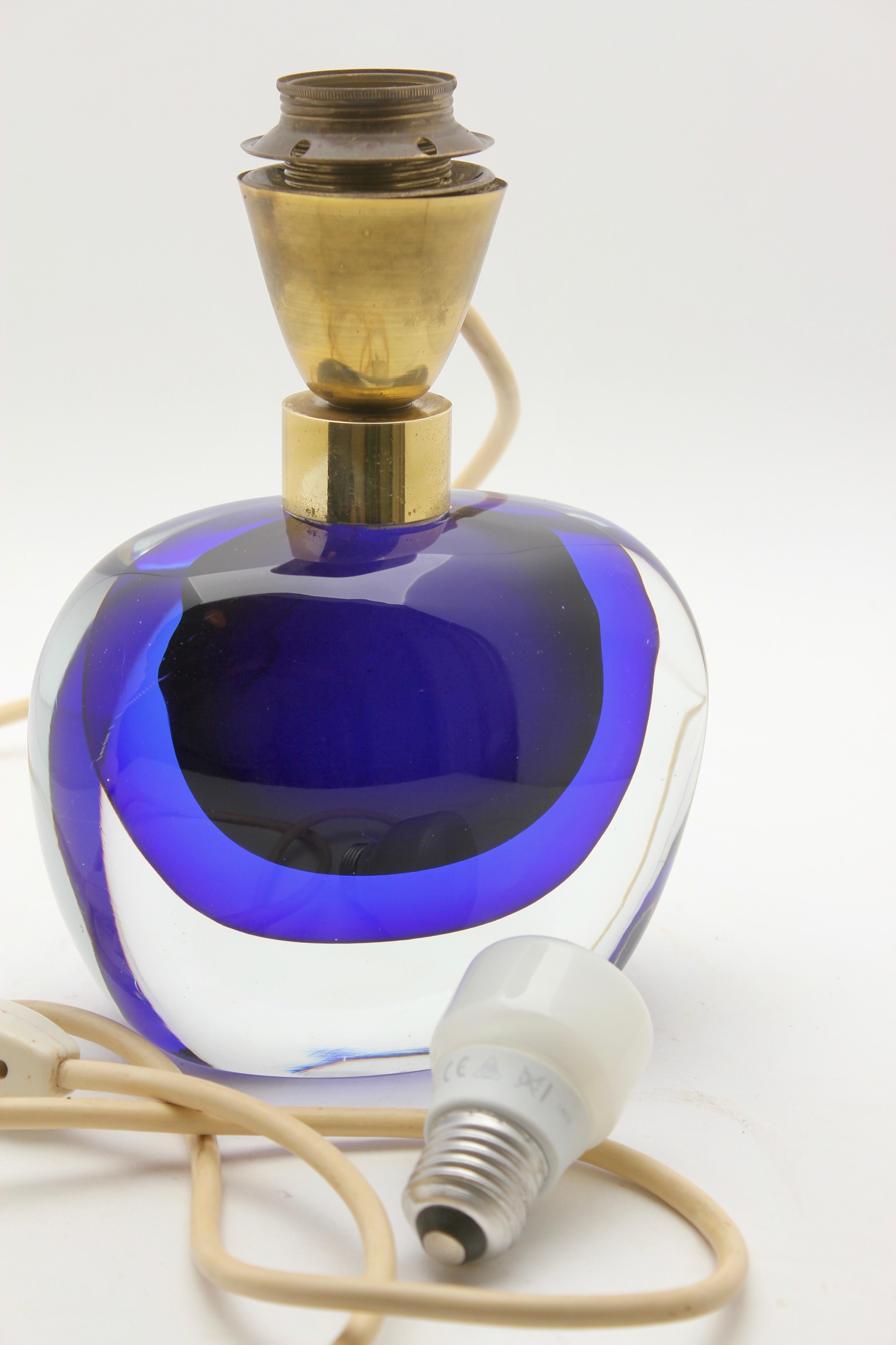 Murano Globe-Shaped Lamp Cobalt Blue with a Dramatic Jewel-Like Effect In Good Condition In Verviers, BE