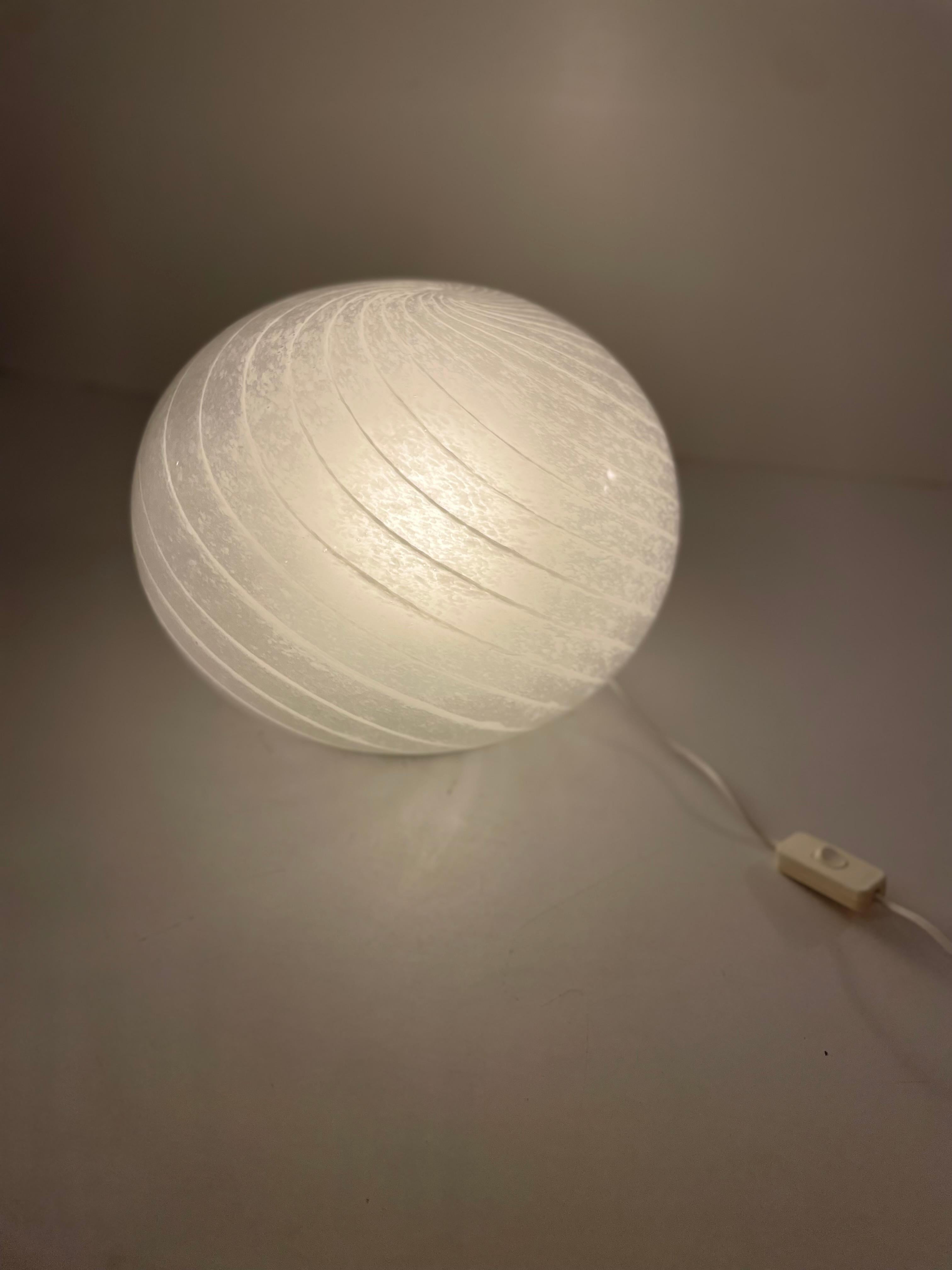 Murano Globe Table Lamp, 1970s For Sale 4