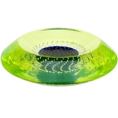 Bol ovni en verre d'art italien de Murano:: vert uranium:: bulles bleues:: en vol stationnaire