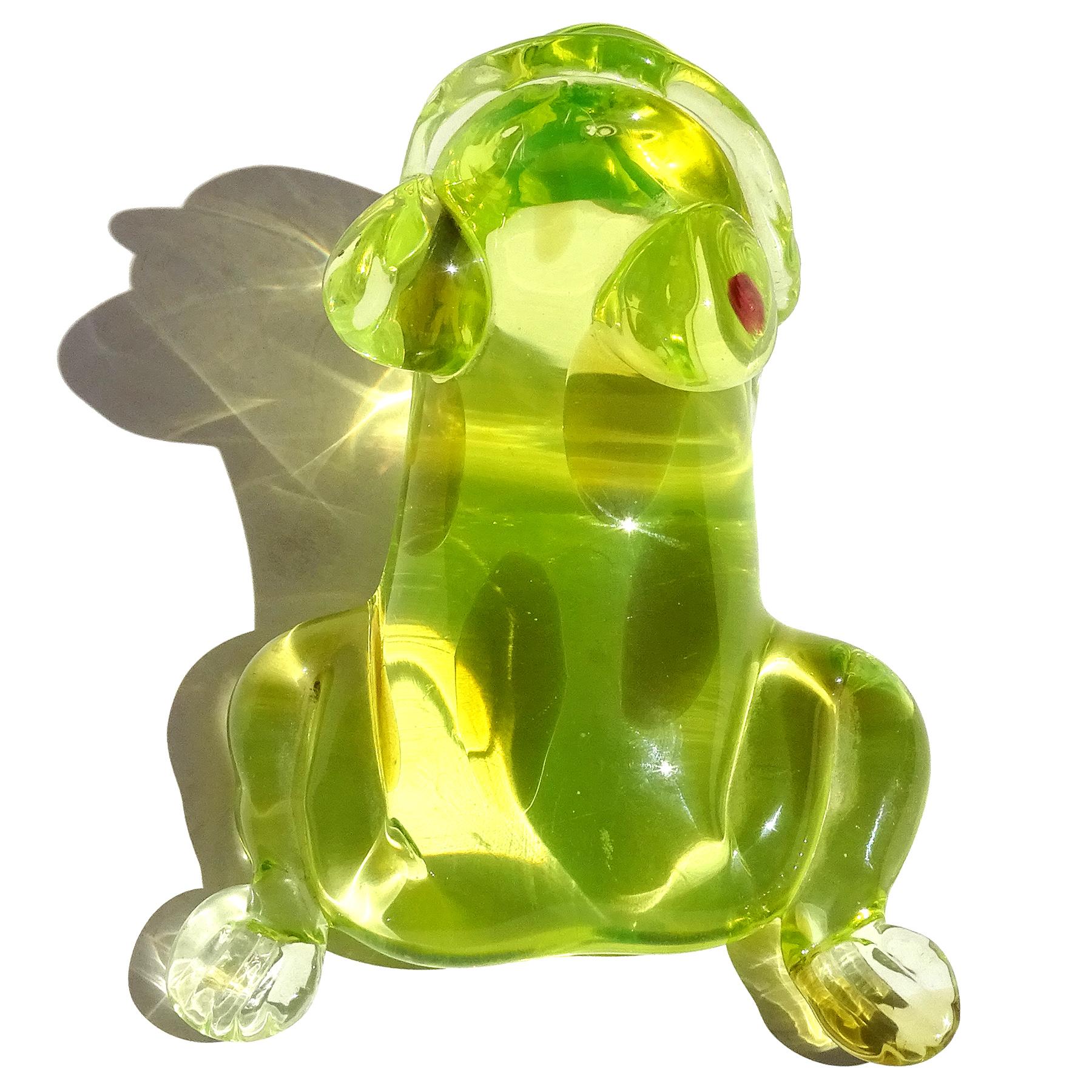 Italienische Murano-Kunstglas-Briefbeschwerer-Figur eines Froschs aus leuchtendem Uranium, Skulptur im Zustand „Gut“ im Angebot in Kissimmee, FL