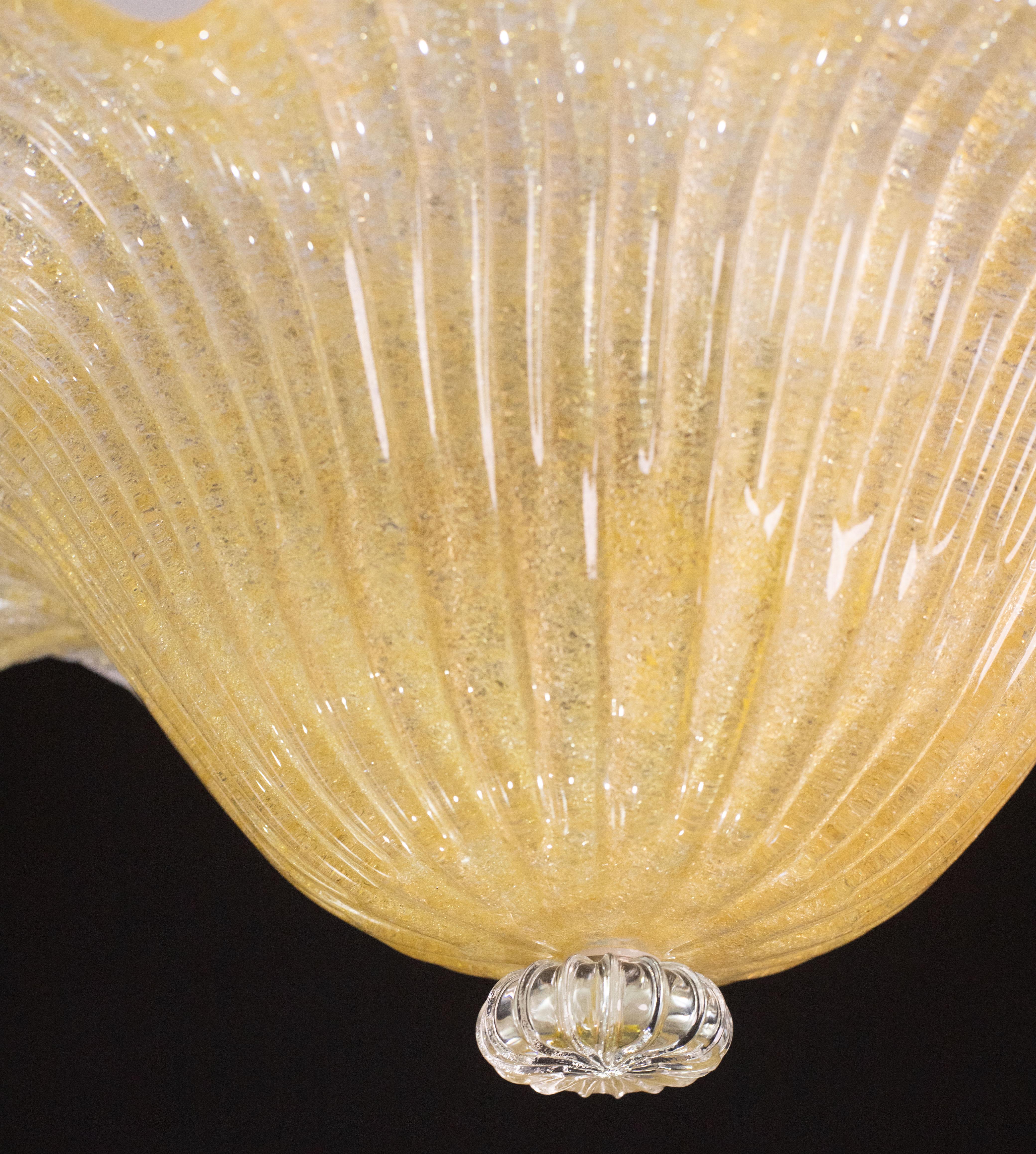 Verre de Murano Plafonnier en forme de fleur en or de Murano par Barovier & Toso, 1970 en vente