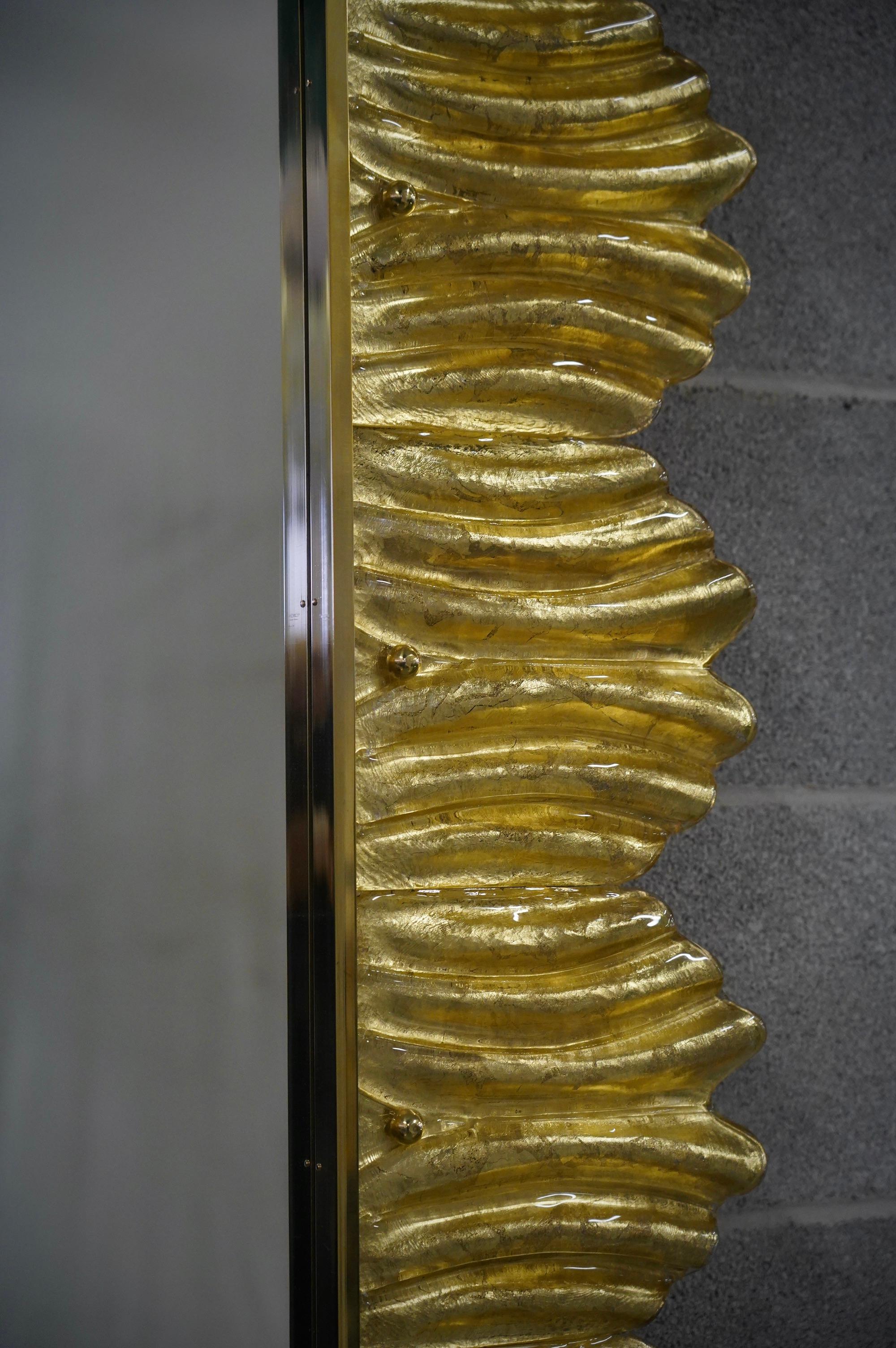Murano Gold Color Glass and Brass Mid-Century Wall Mirror, 2000 In Good Condition For Sale In Rome, IT
