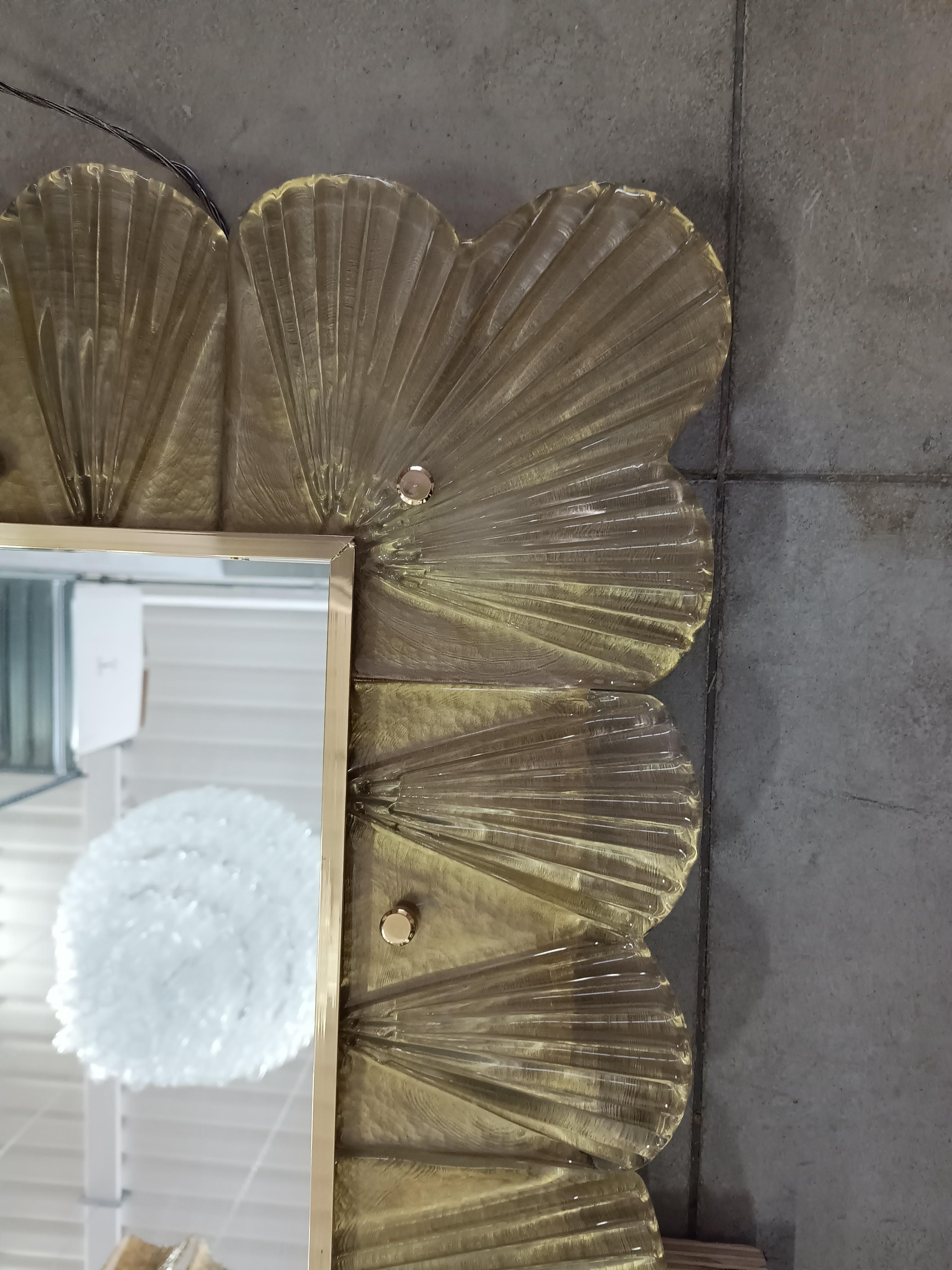 Murano Amber/Fume' Color Glass and Brass Mid-Century Wall Mirror, 2000 In Good Condition For Sale In Rome, IT