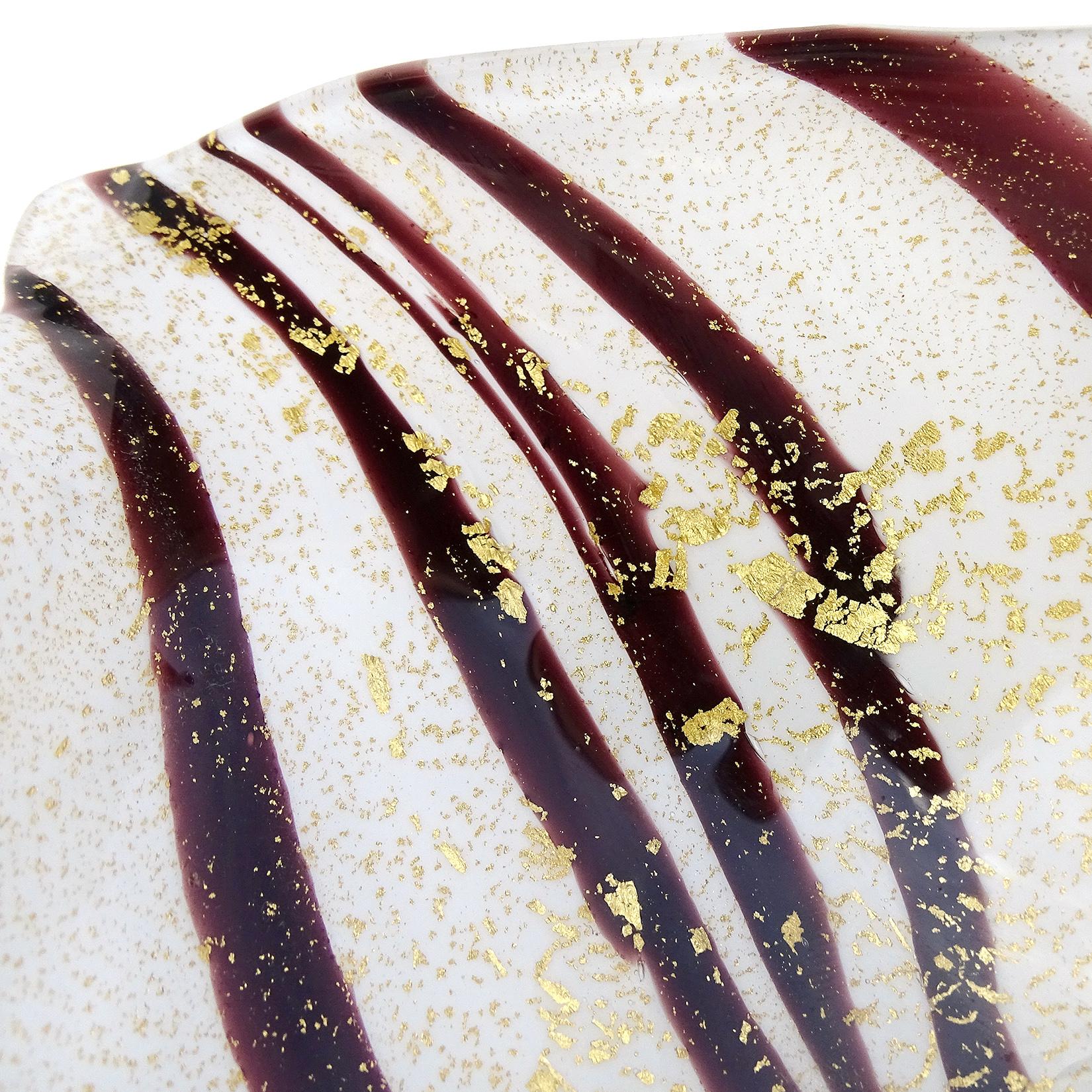 Murano Gold Flecks Purple Stripes Italian Art Glass Leaf Shape Centerpiece Bowl In Good Condition In Kissimmee, FL