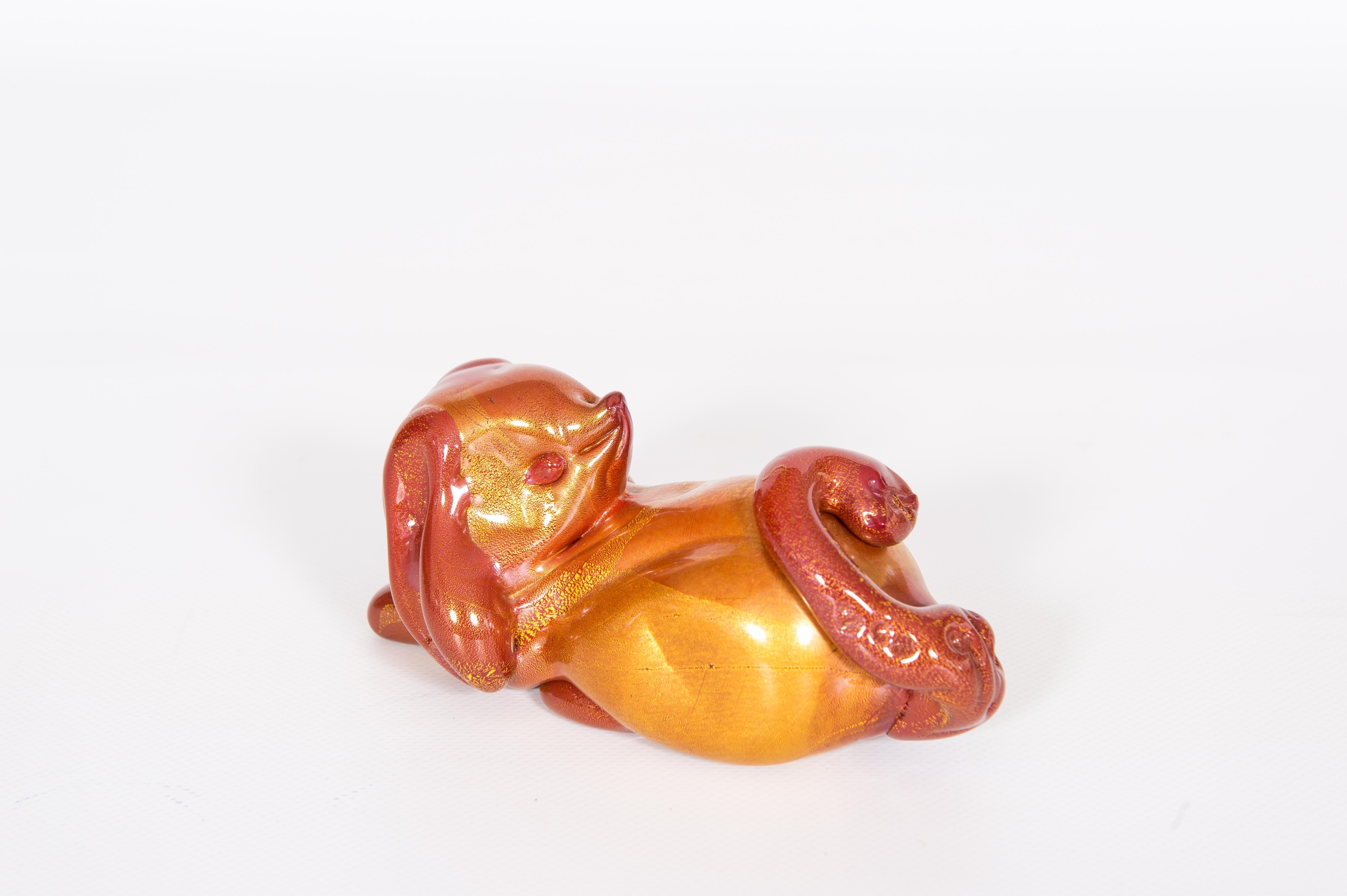 Fine XX secolo Murano Gold Leaf and Ruby Glass Dog by Giovanni dalla Fina 1990s in vendita