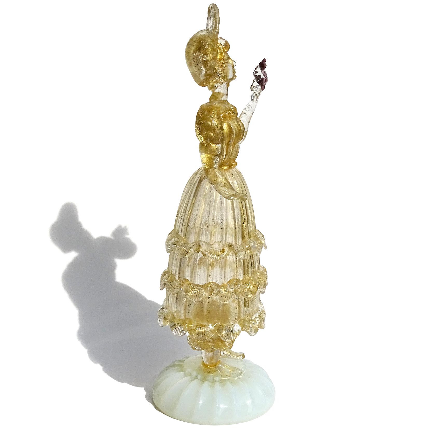 Murano Gold Leaf Queen Figure Holding Flowers Italian Art Glass Woman Sculpture In Good Condition For Sale In Kissimmee, FL
