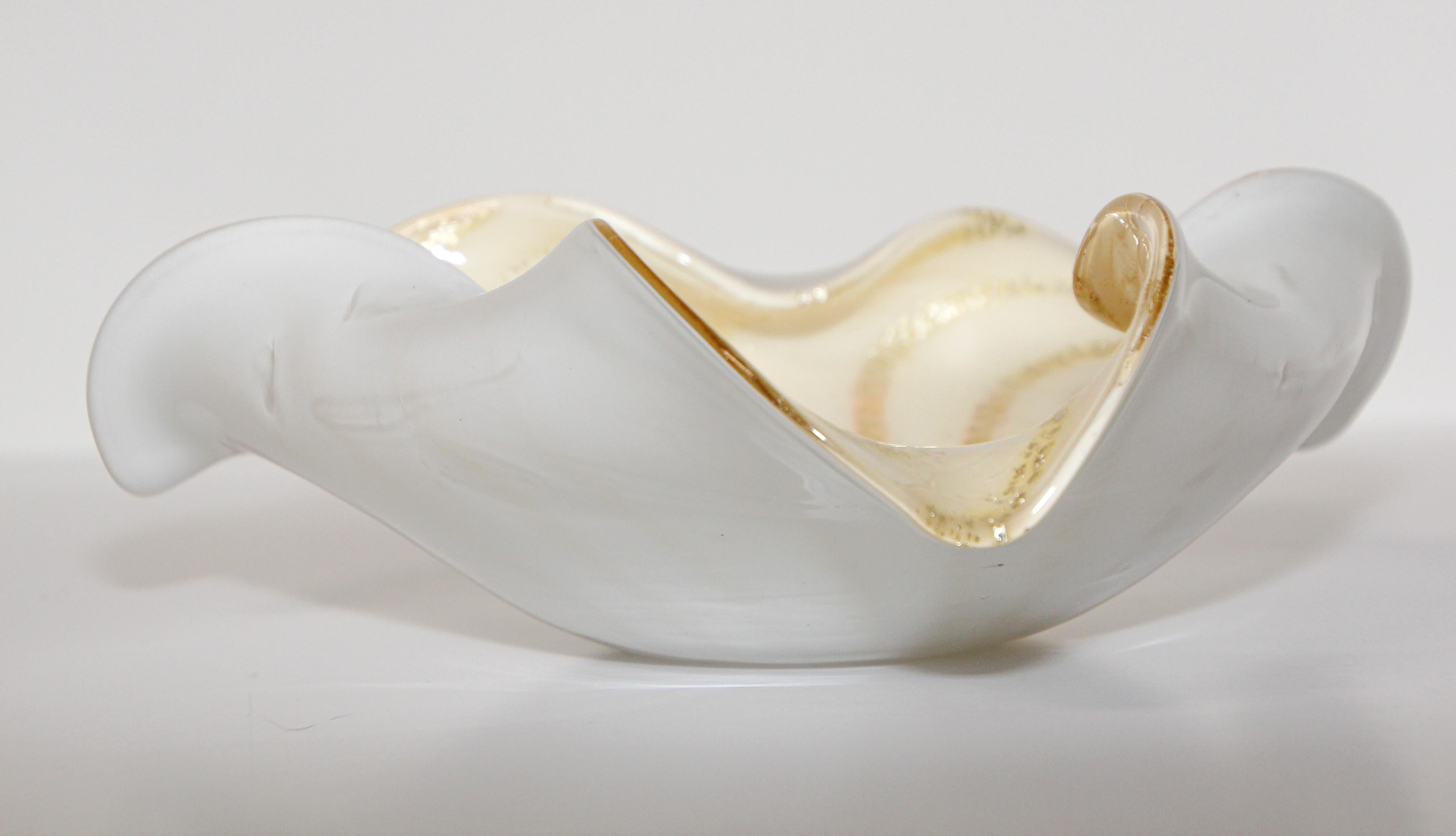 20th Century Alfredo Barbini Murano White Gold Venetian Hand Blown Art Glass Bowl For Sale