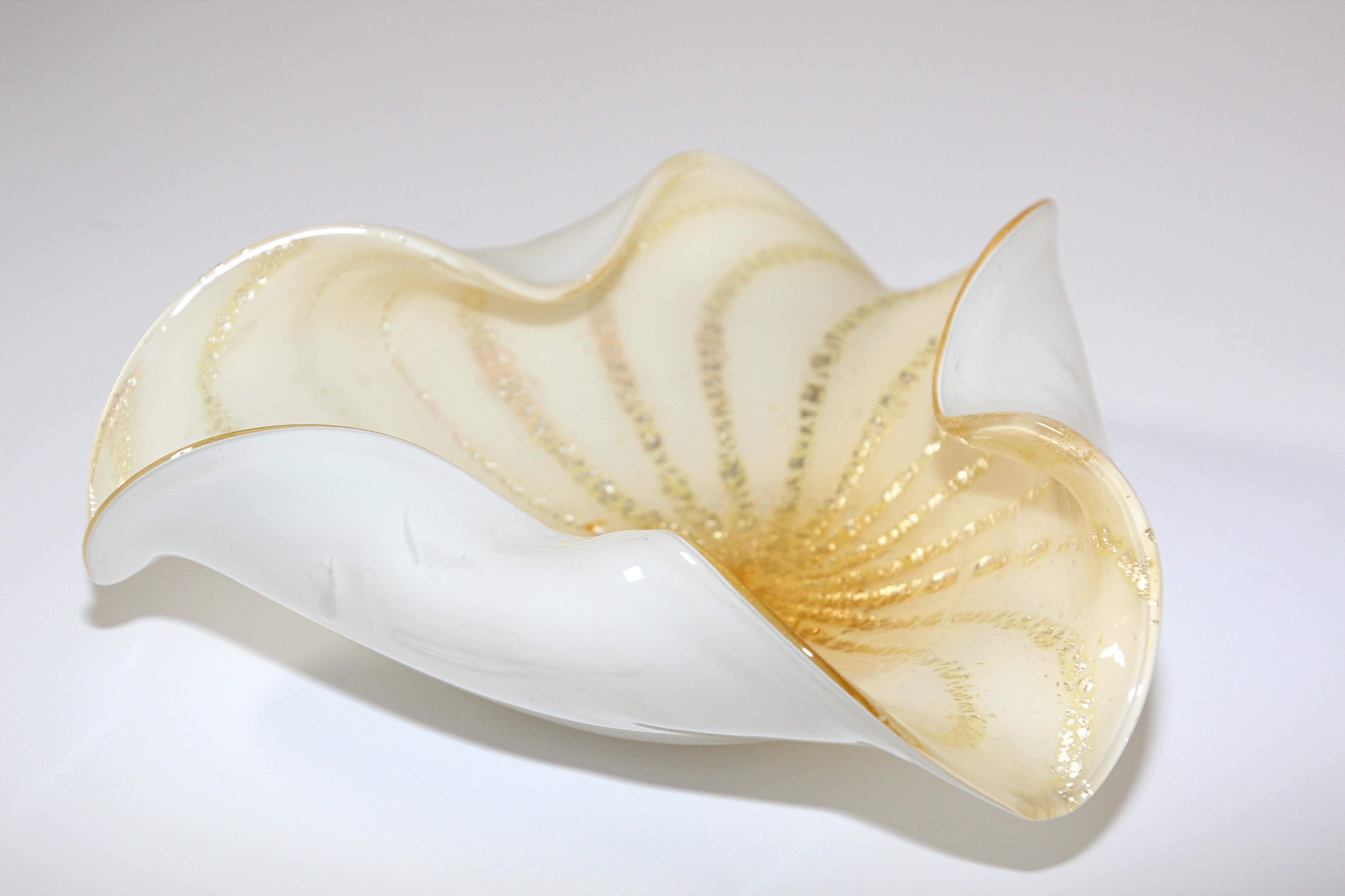 Alfredo Barbini Murano White Gold Venetian Hand Blown Art Glass Bowl For Sale 3
