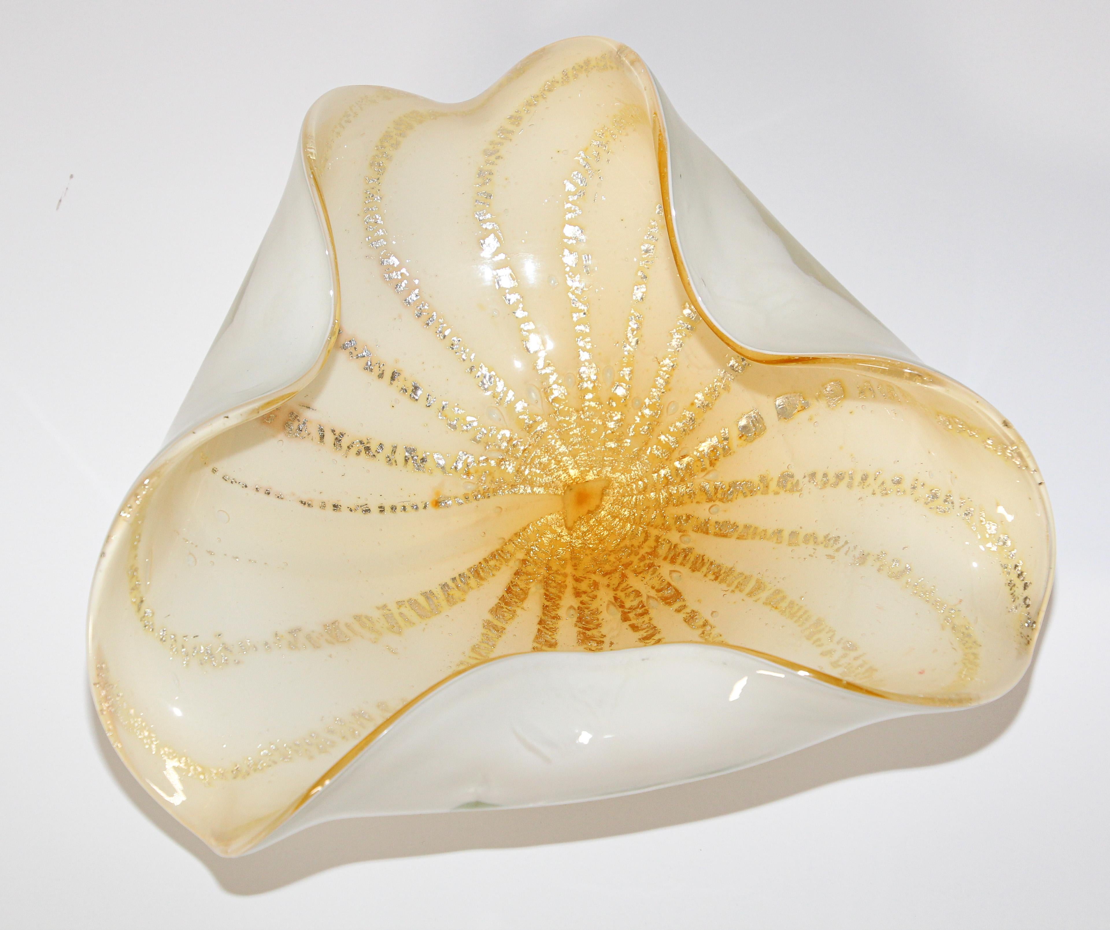 Alfredo Barbini Murano White Gold Venetian Hand Blown Art Glass Bowl For Sale 5