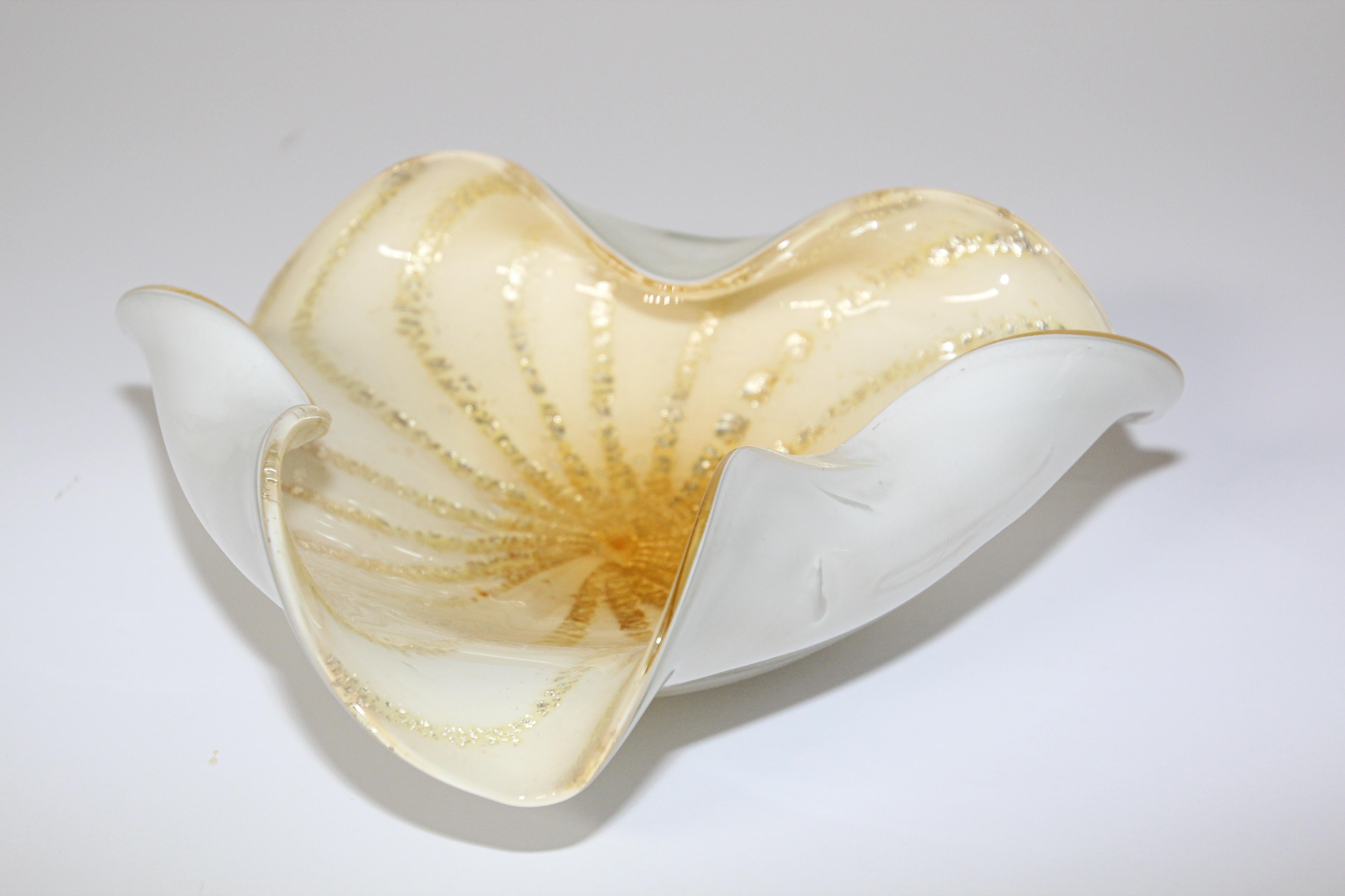 Mid-Century Modern Alfredo Barbini Murano White Gold Venetian Hand Blown Art Glass Bowl For Sale