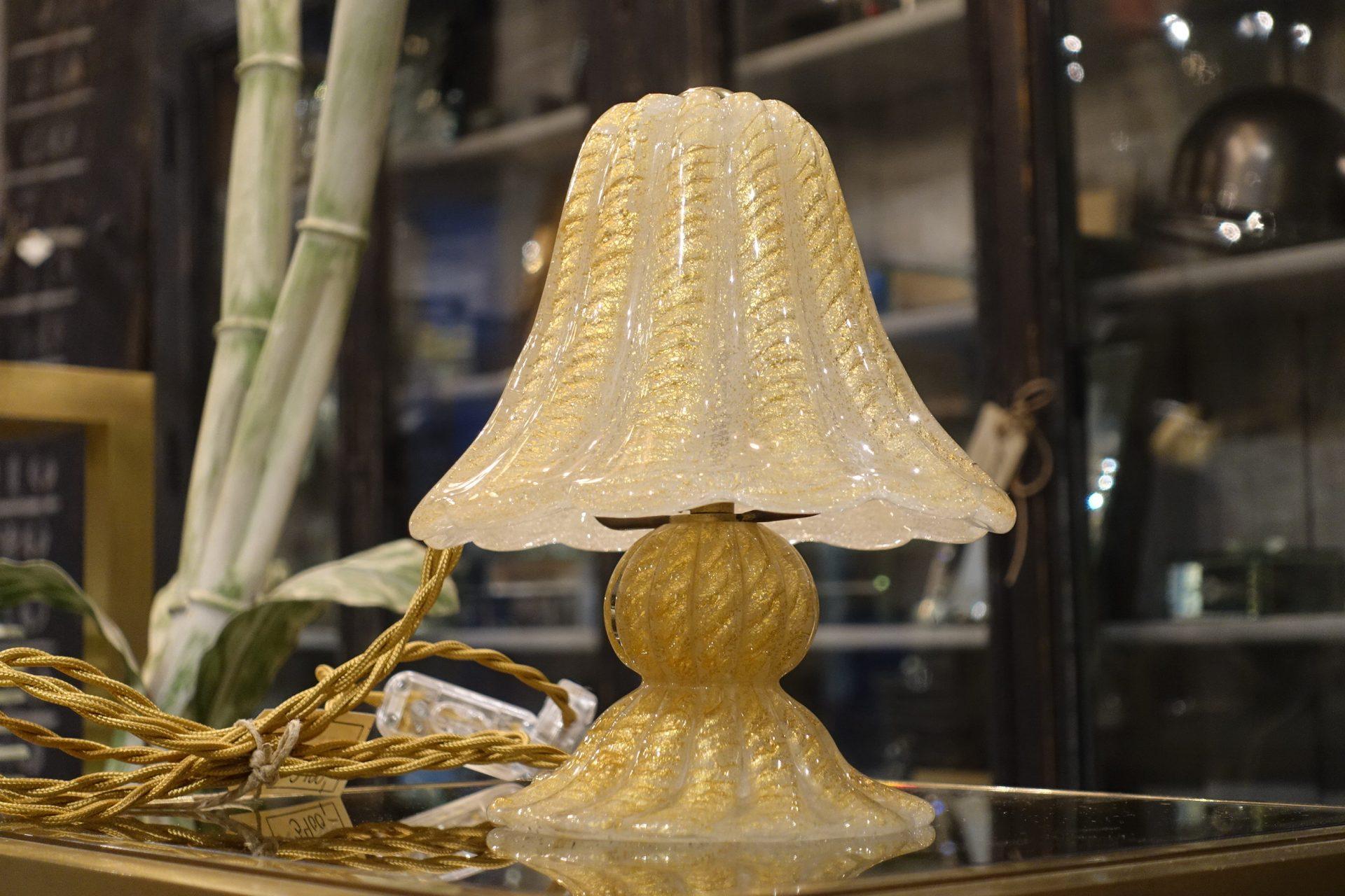 Stunning Murano opaque glass table lamps, 1970s, Italy. With a gold hue on both base and shade. Brass cup on top. Professionally re-wired, with a switch on the twisted golden cord.

We currently have two in stock

Priced per piece.