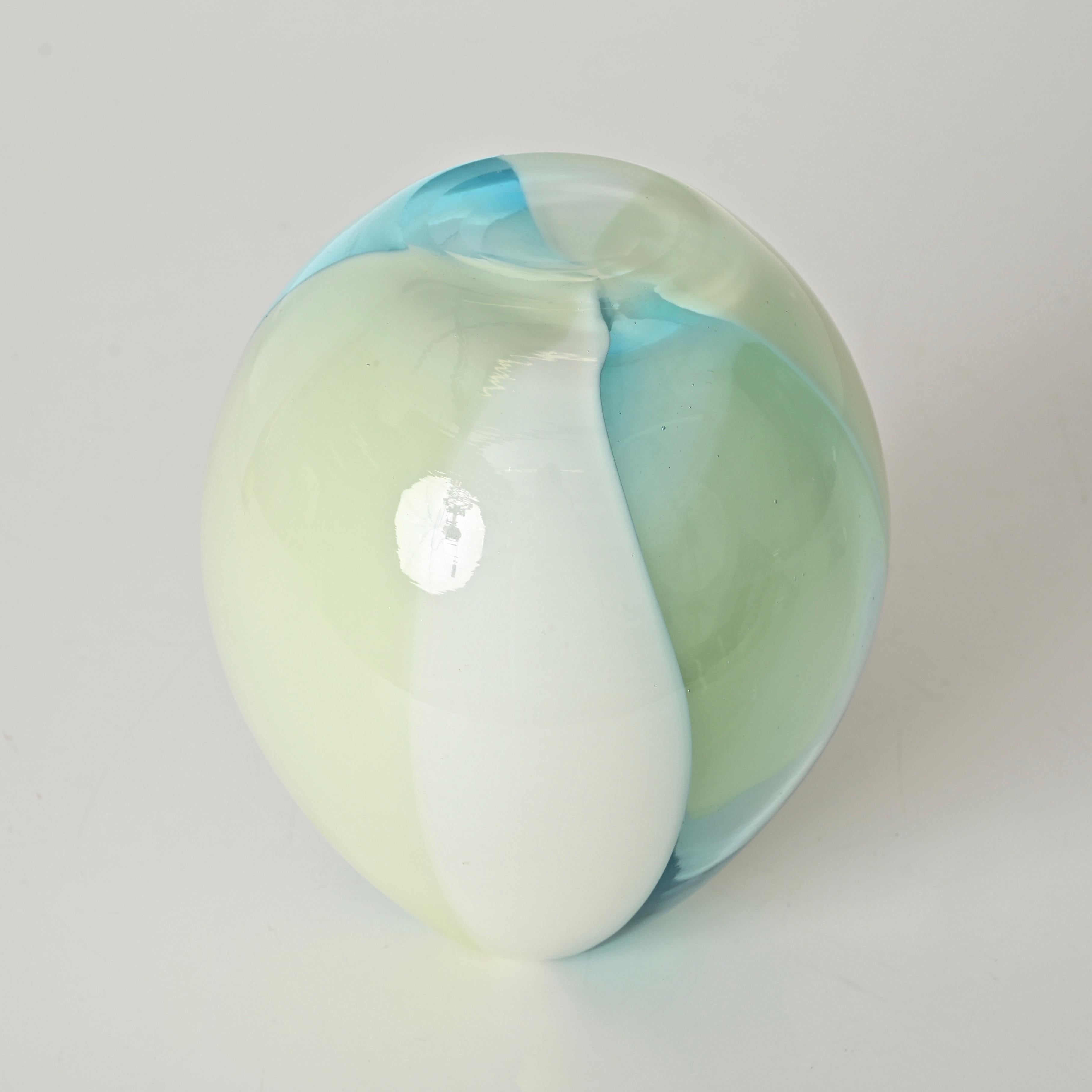 Vaso di Murano a gradiente in vetro soffiato color verde, bianco e verde di Salviati Italia anni '70 in vendita 2