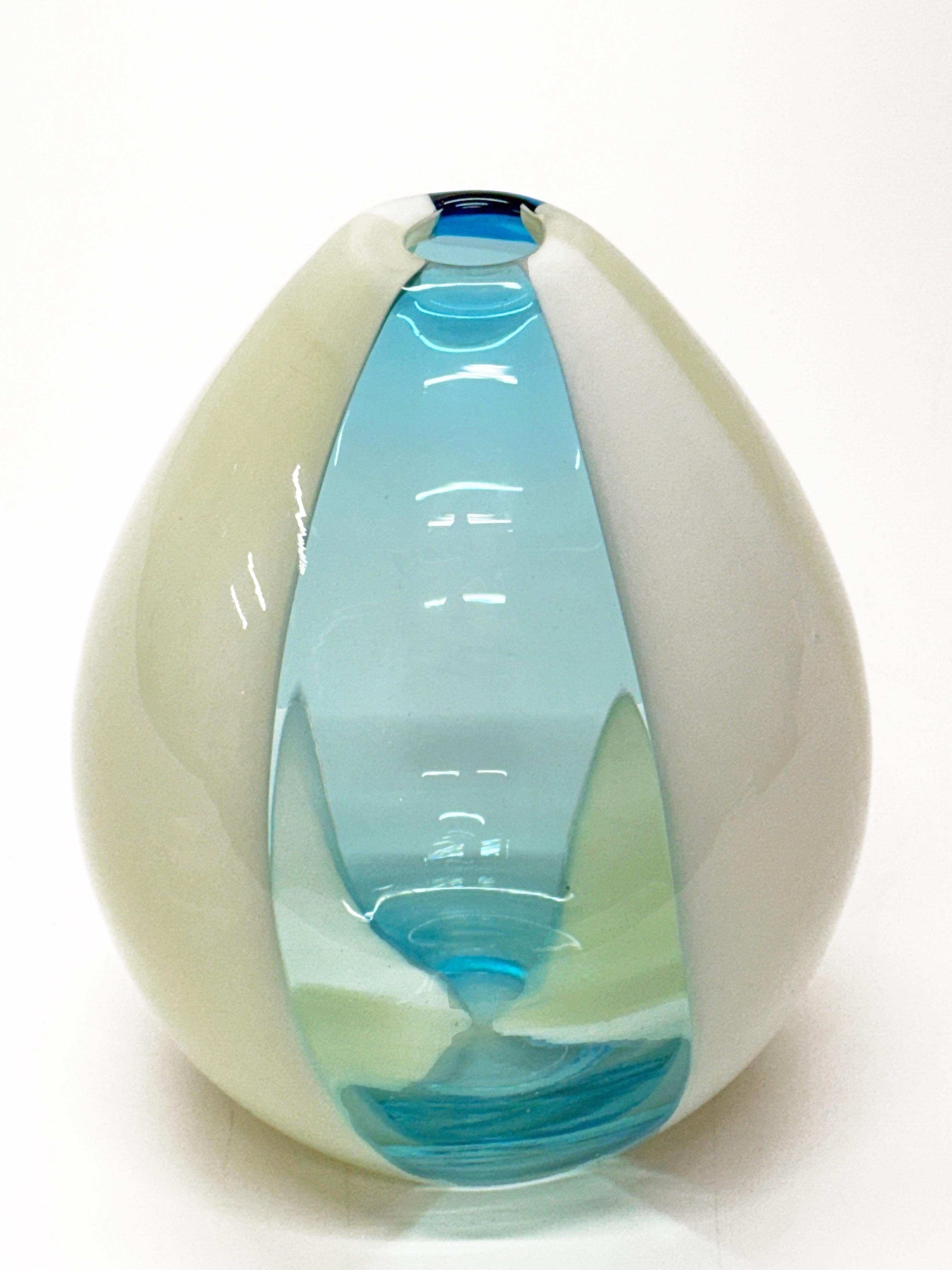 Vaso di Murano a gradiente in vetro soffiato color verde, bianco e verde di Salviati Italia anni '70 in vendita 4