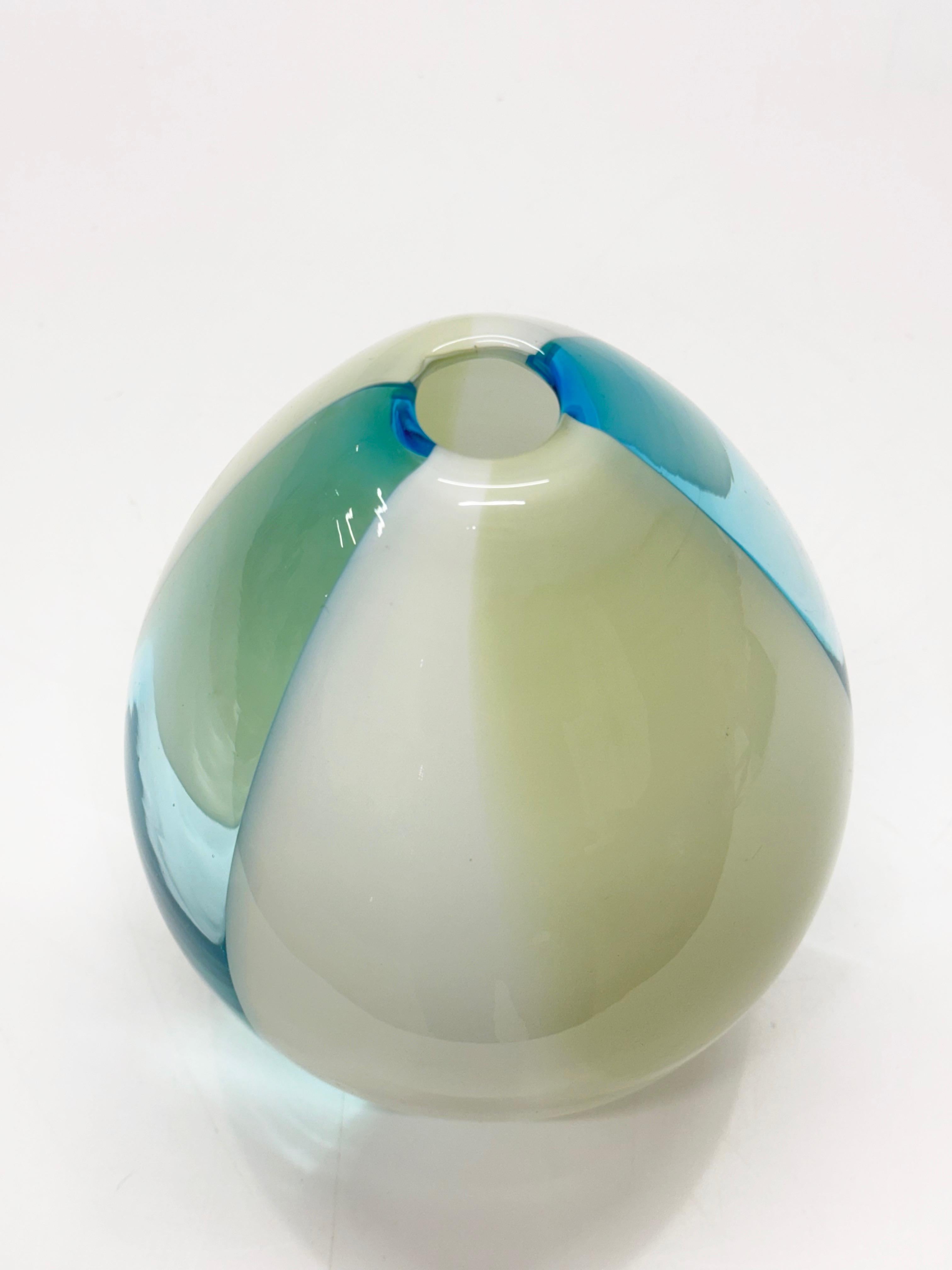 Vaso di Murano a gradiente in vetro soffiato color verde, bianco e verde di Salviati Italia anni '70 in vendita 5