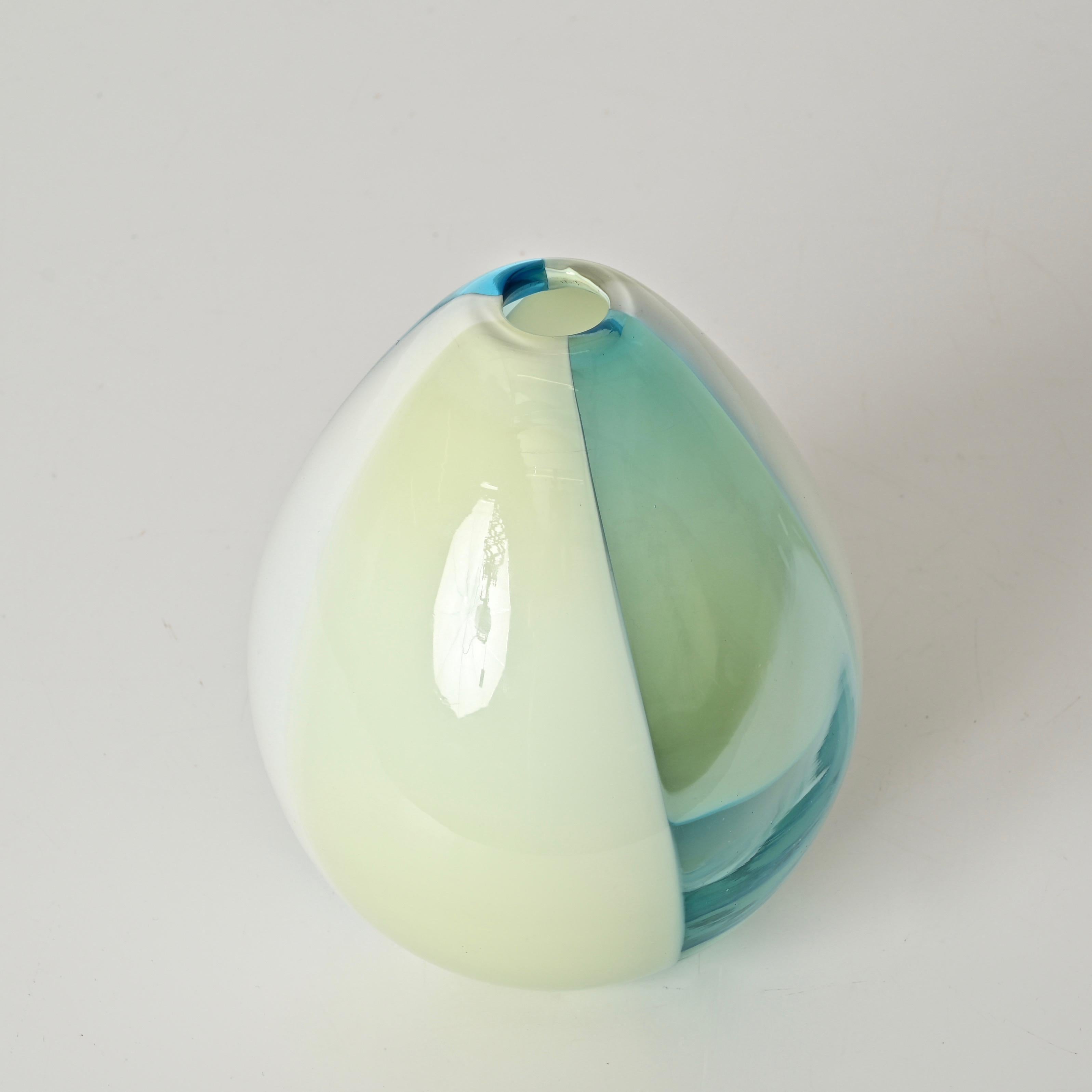 Vaso di Murano a gradiente in vetro soffiato color verde, bianco e verde di Salviati Italia anni '70 in vendita 1