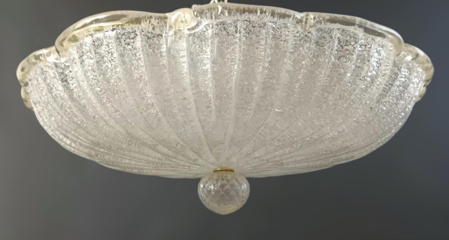 Vintage Italian flush mount with a single large textured clear Murano glass diffuser hand blown with granular effect using Graniglia technique / Made in Italy, circa 1960s
Measures: diameter 21.5 inches, height 6 inches
4 lights / E26 or E27 type /