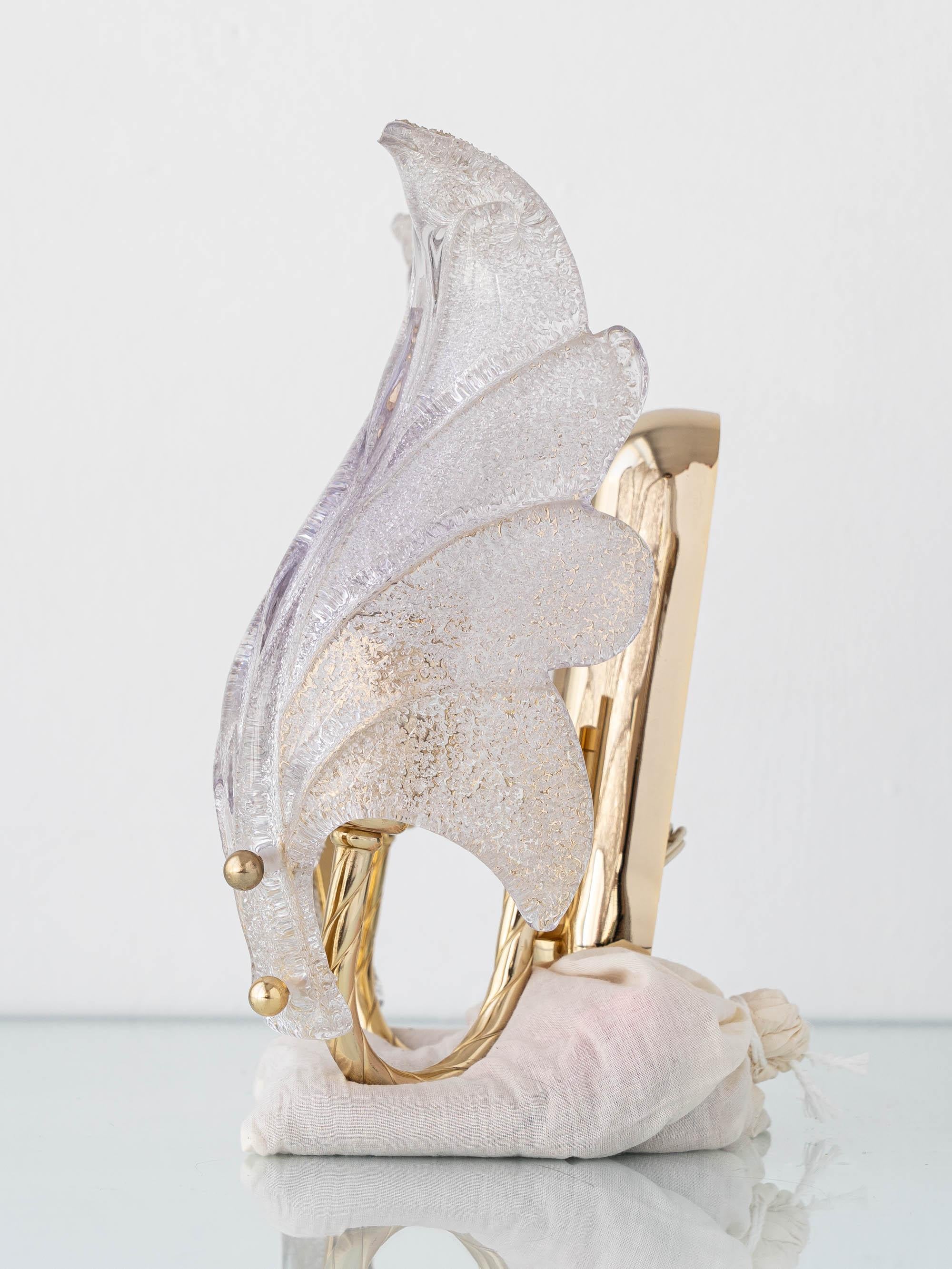 Aplique de pared de latón con doble hoja de cristal Graniglia de Murano, Italia, años 60 Moderno de mediados de siglo en venta