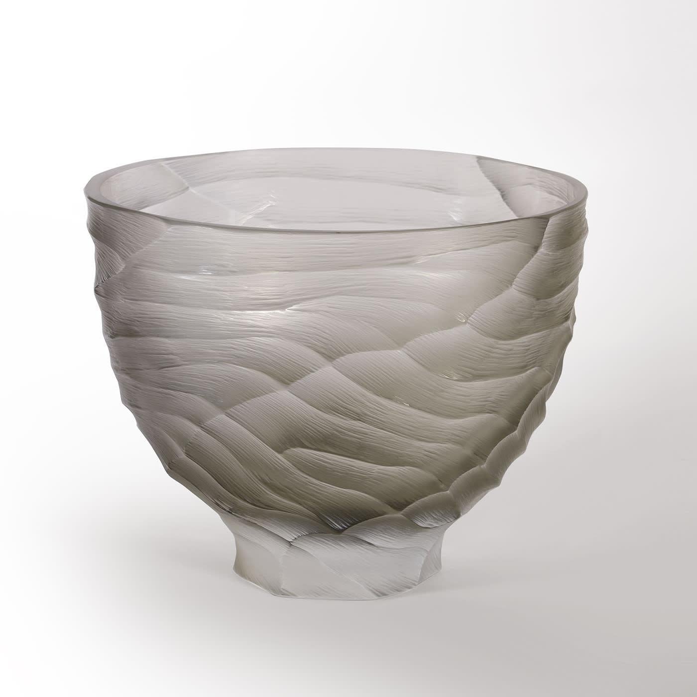 Discover this gray Murano glass handmade wet ground bowl produced by Ros Italia Interiors. Please, contact the Concierge service for further information.