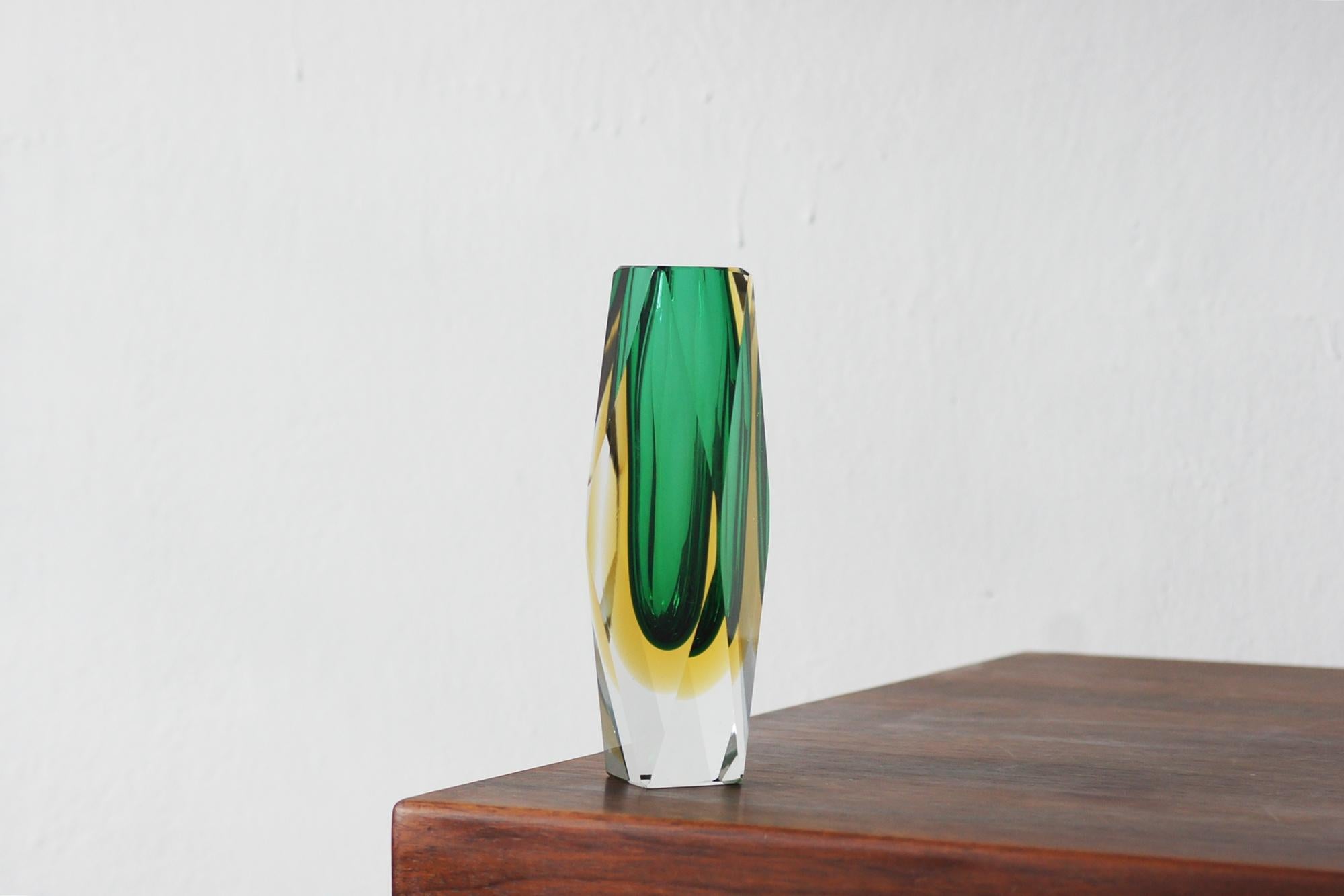 This striking vase was handmade on the island of Murano, near Venice – the cradle of one of the most famous glassmaking centers in the world.

The famous sommerso method, or “immersed glass,” was used, which involves layering different colors of