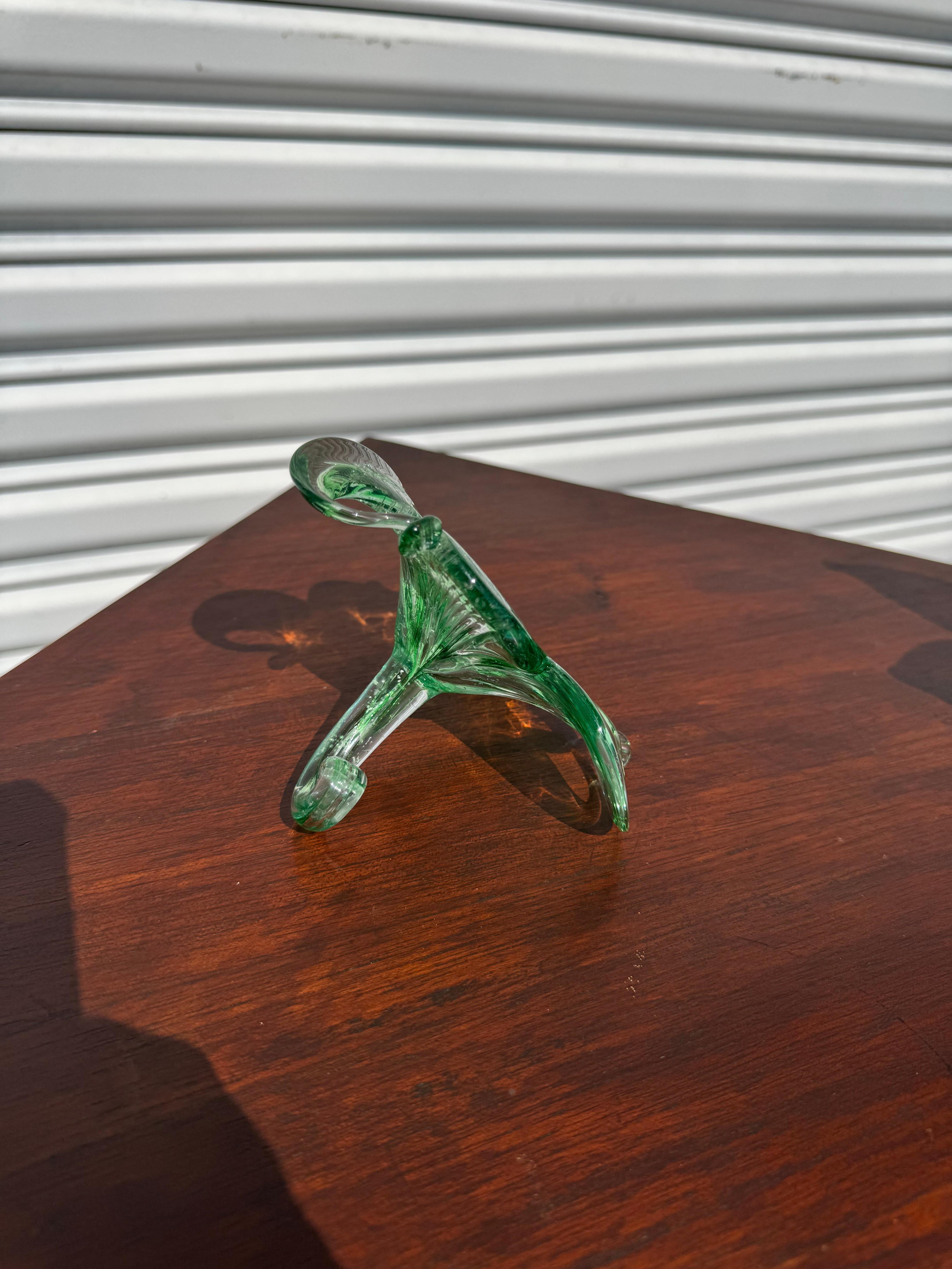 Italiano Fiore soffiato a mano verde e trasparente di Murano in vendita