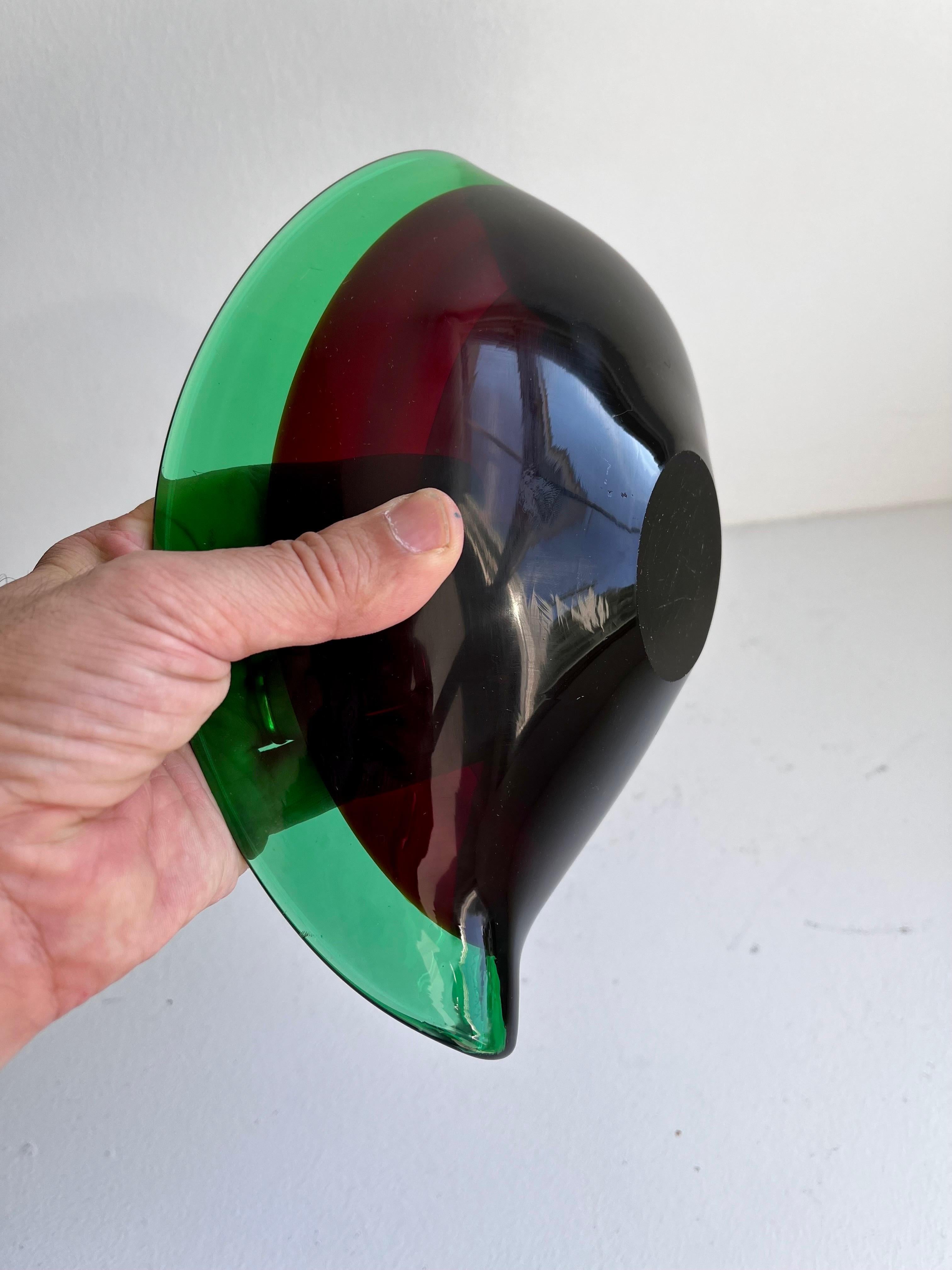 Cuenco de cristal verde y rojo de Murano, circa 1950 en venta 5