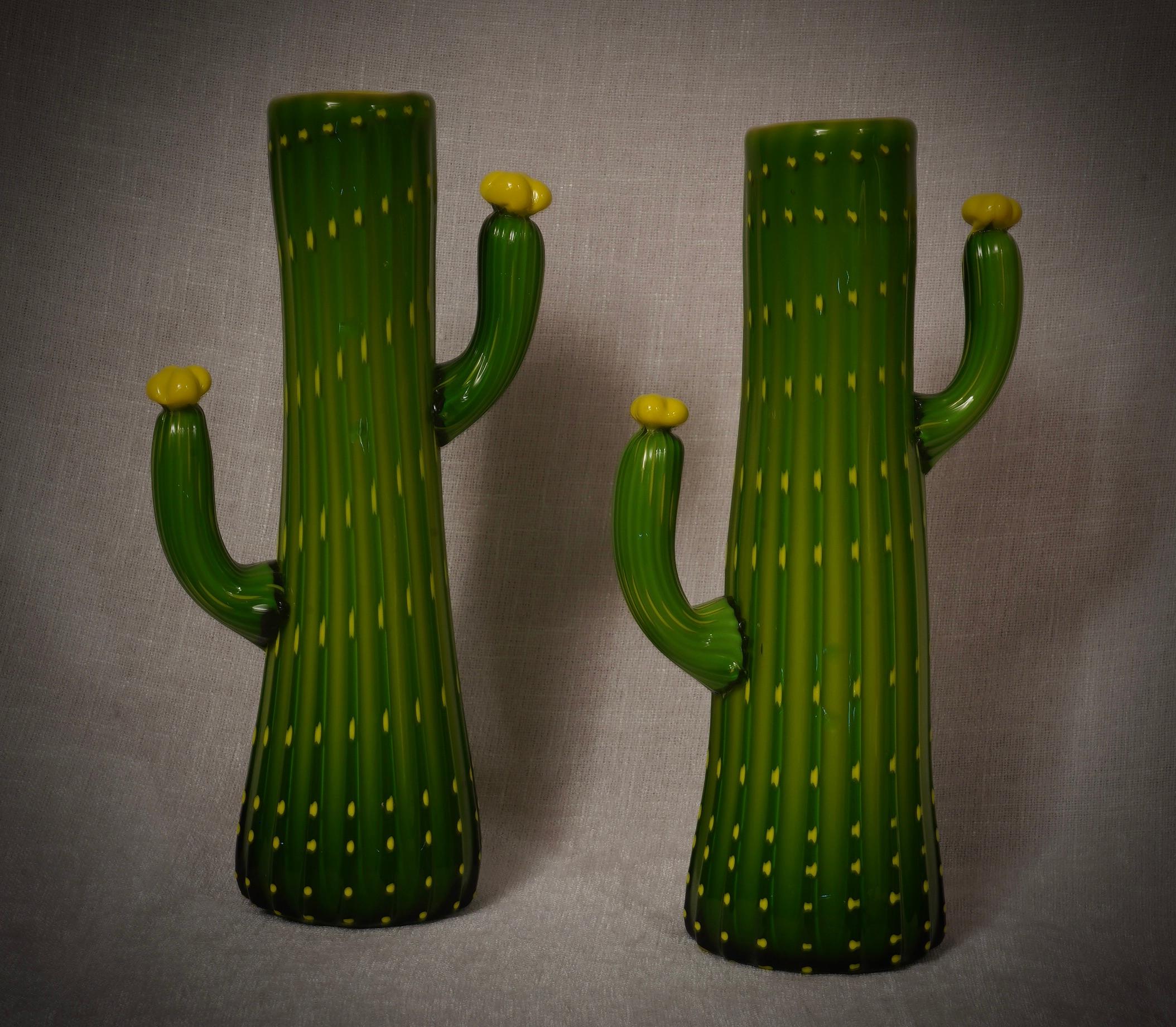 Mid-Century Modern Vase du milieu du siècle en verre d'art The Artful Green & Greene, 2000 en vente