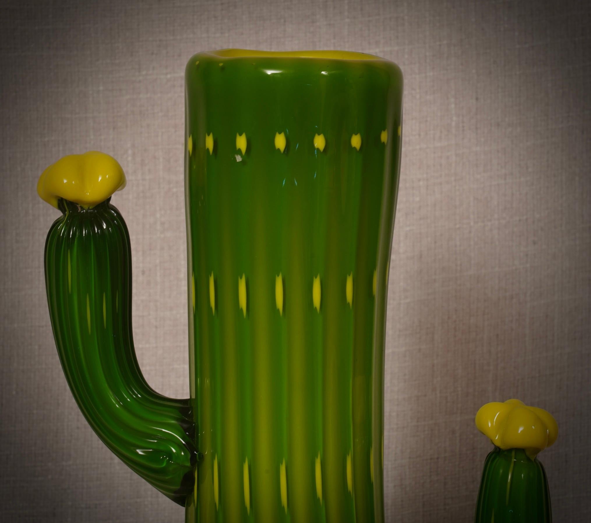XXIe siècle et contemporain Vase du milieu du siècle en verre d'art The Artful Green & Greene, 2000 en vente