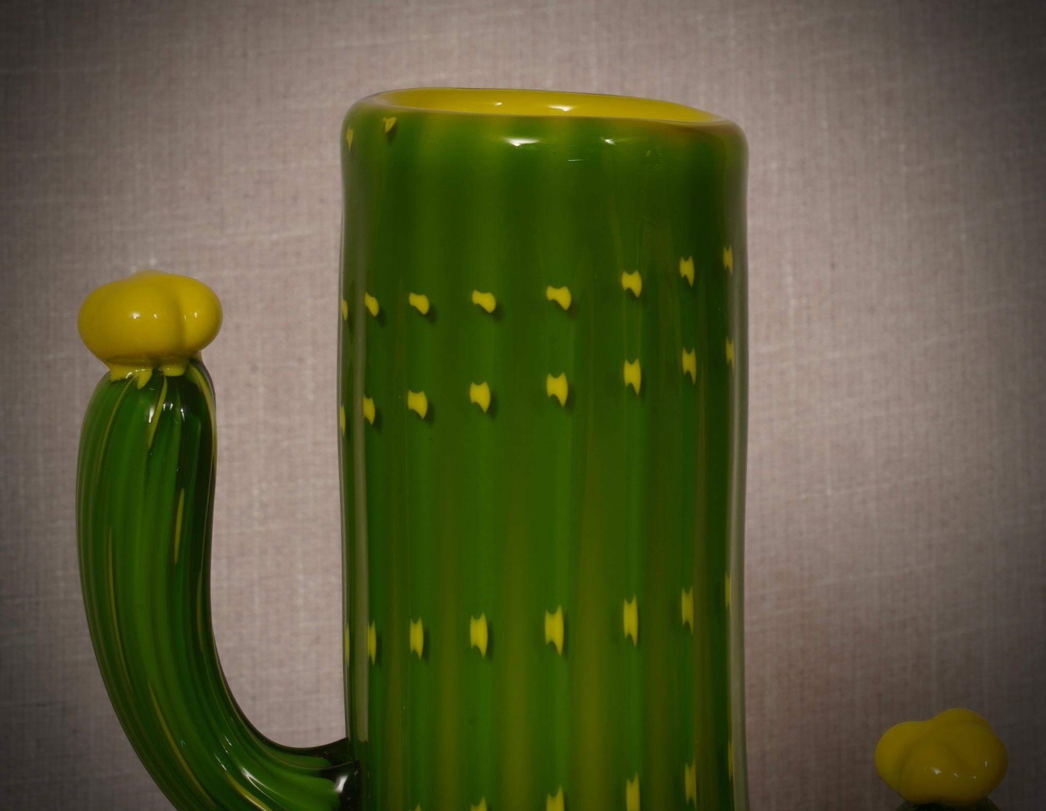 XXIe siècle et contemporain Vase du milieu du siècle en verre d'art The Artful Green & Greene, 2000 en vente