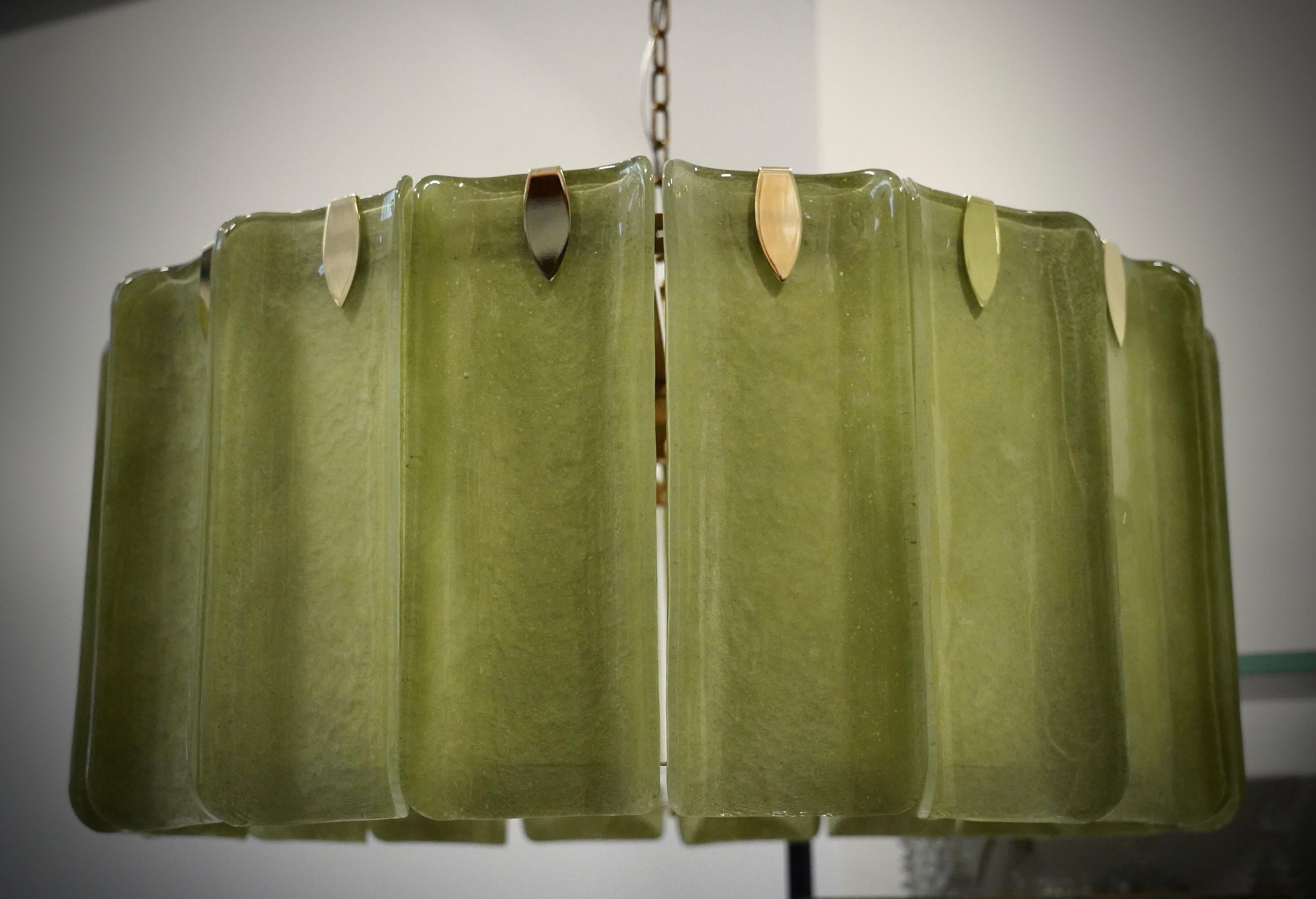 Laiton Lustre et pendentif en verre d'art vert de Murano et laiton, 2000 en vente