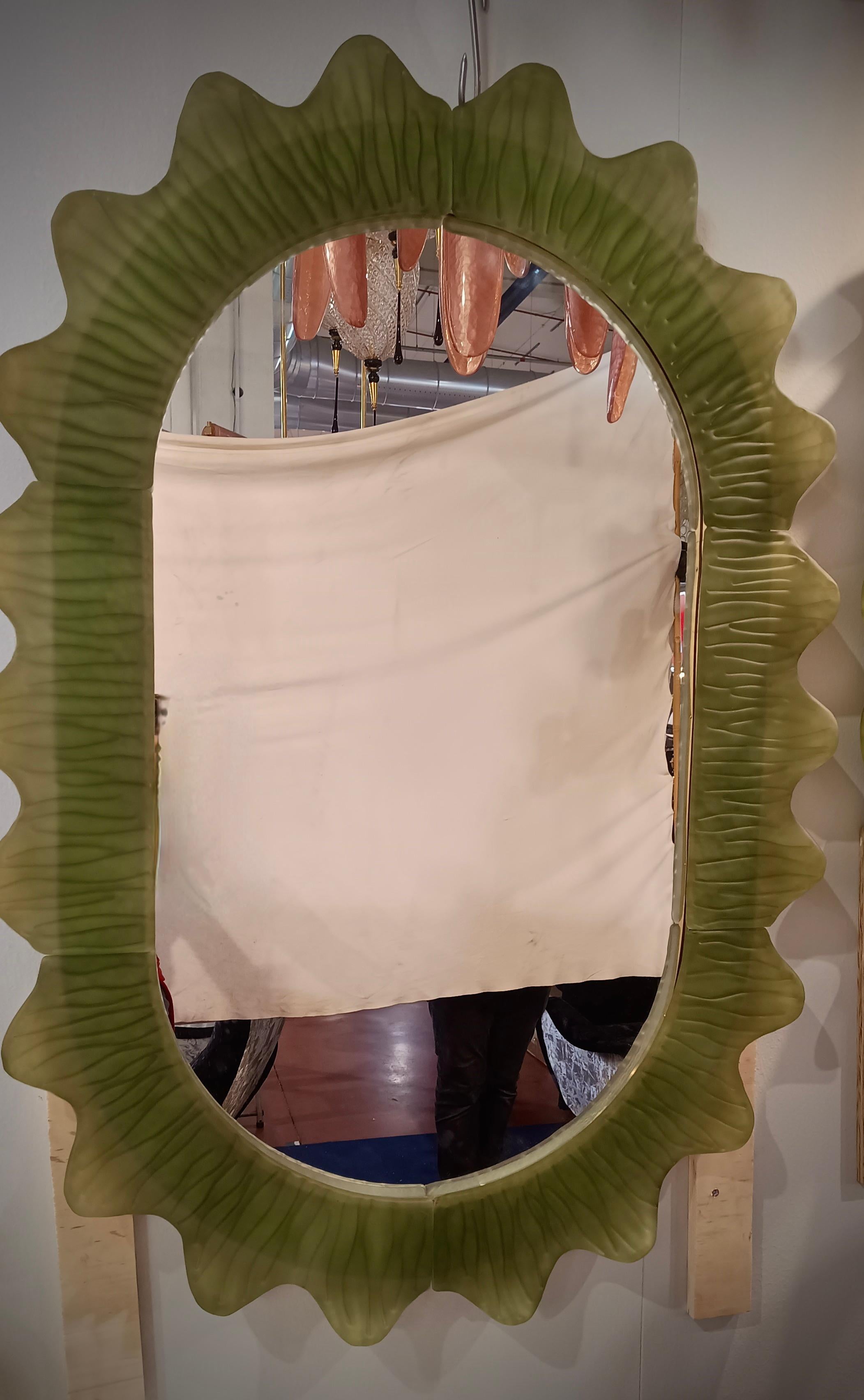 Mid-Century Modern Console / miroir mural italien en verre d'art vert de Murano et laiton, 2020 en vente