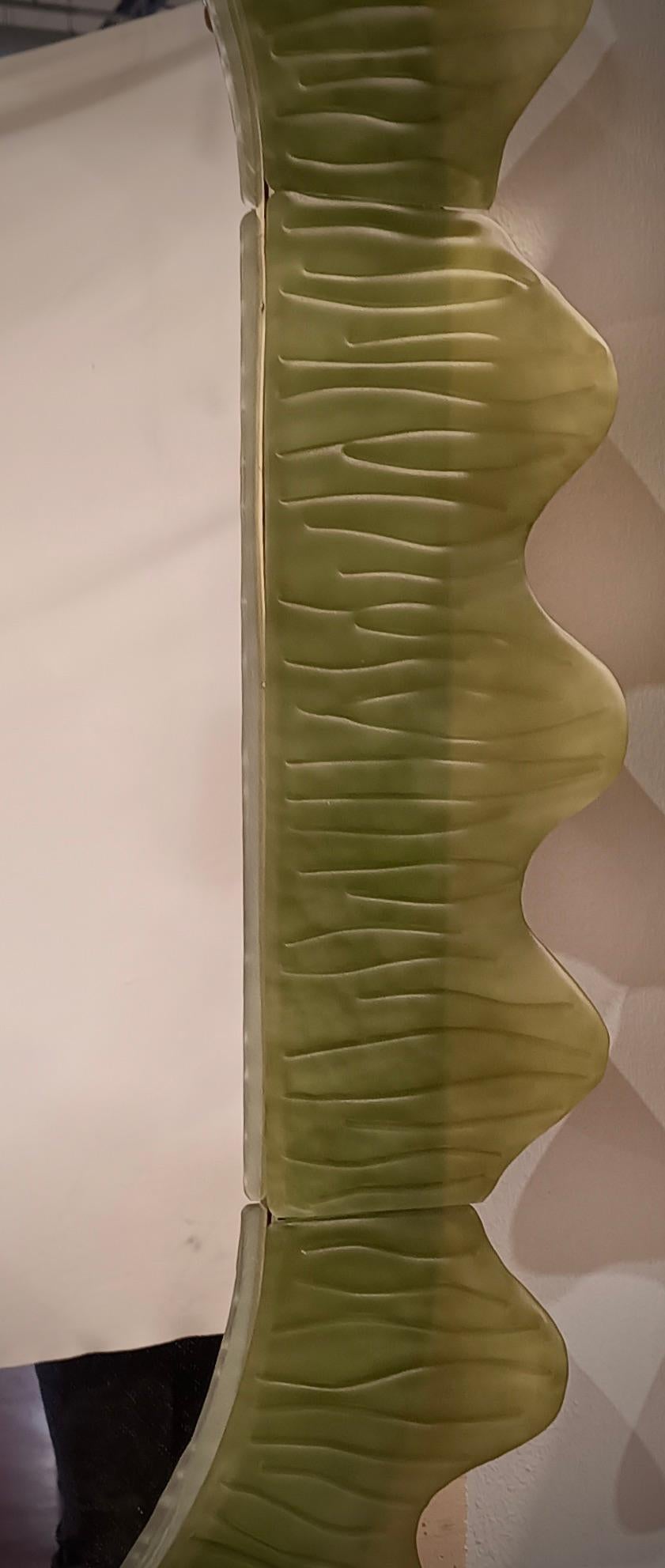 XXIe siècle et contemporain Console / miroir mural italien en verre d'art vert de Murano et laiton, 2020 en vente