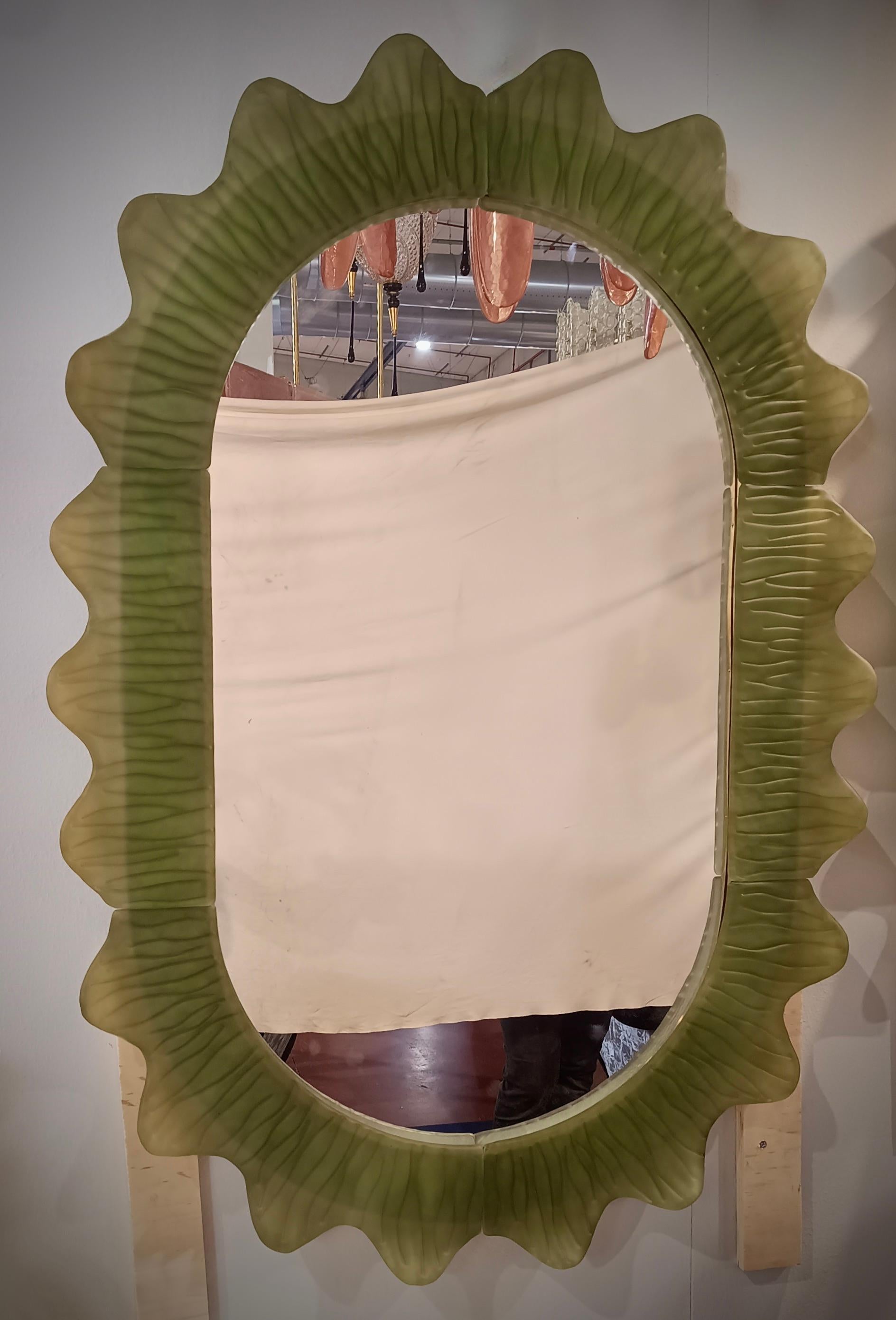 Console / miroir mural italien en verre d'art vert de Murano et laiton, 2020 en vente 2