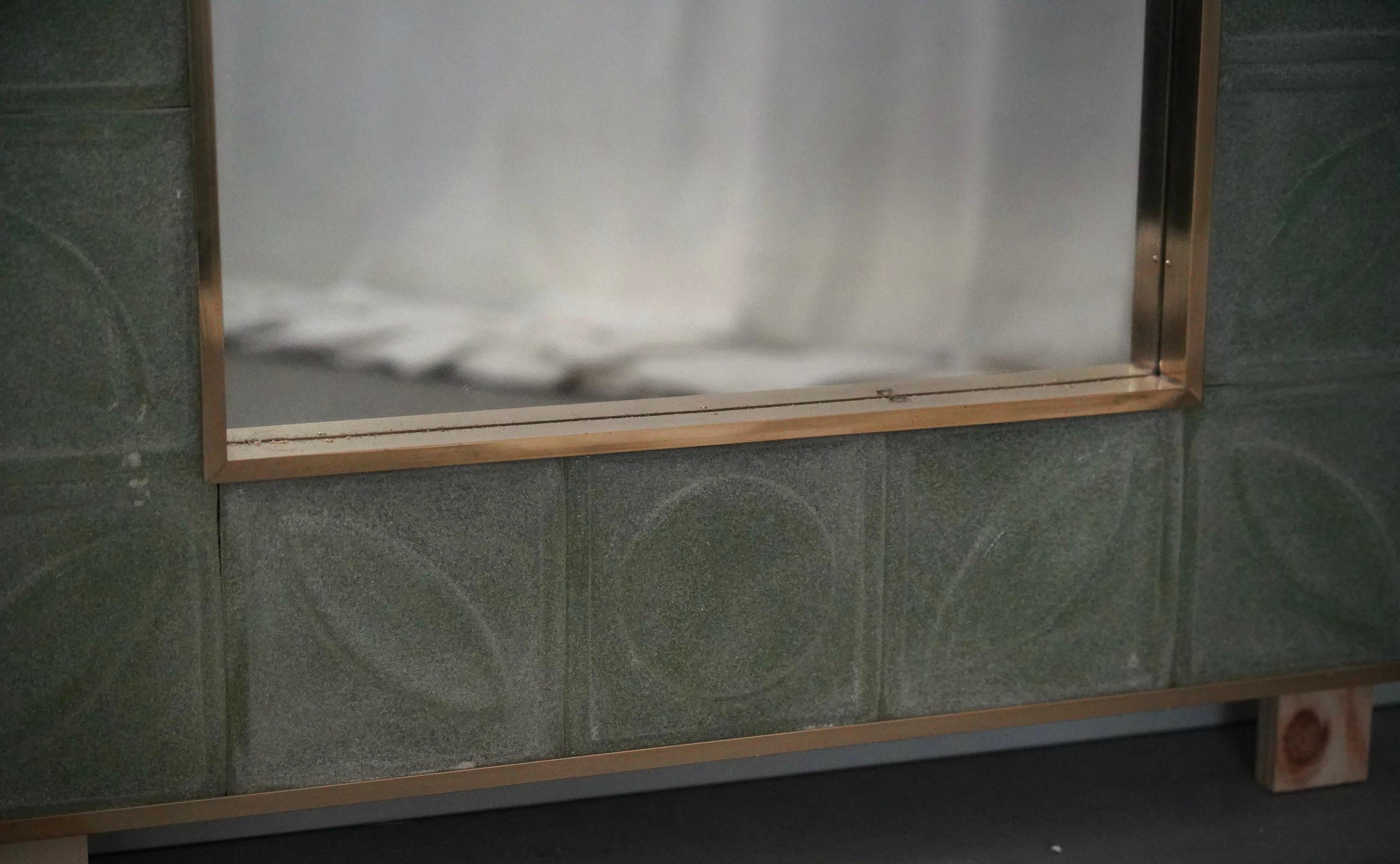 Miroir mural console italien du milieu du siècle en verre d'art vert et laiton de Murano, 2020 en vente 3