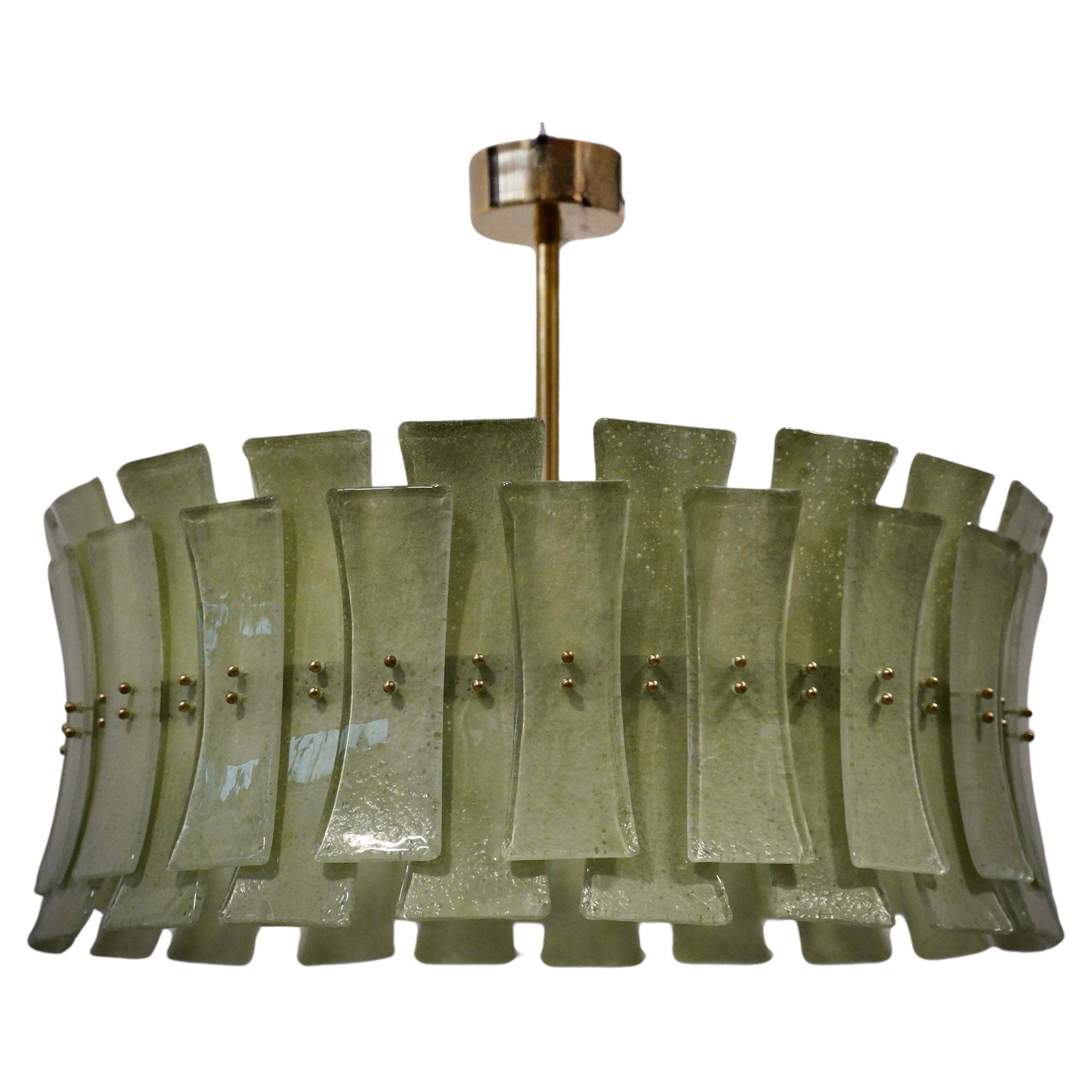 Lustre et pendentifs du milieu du siècle en verre d'art vert de Murano et en laiton, 2000 en vente