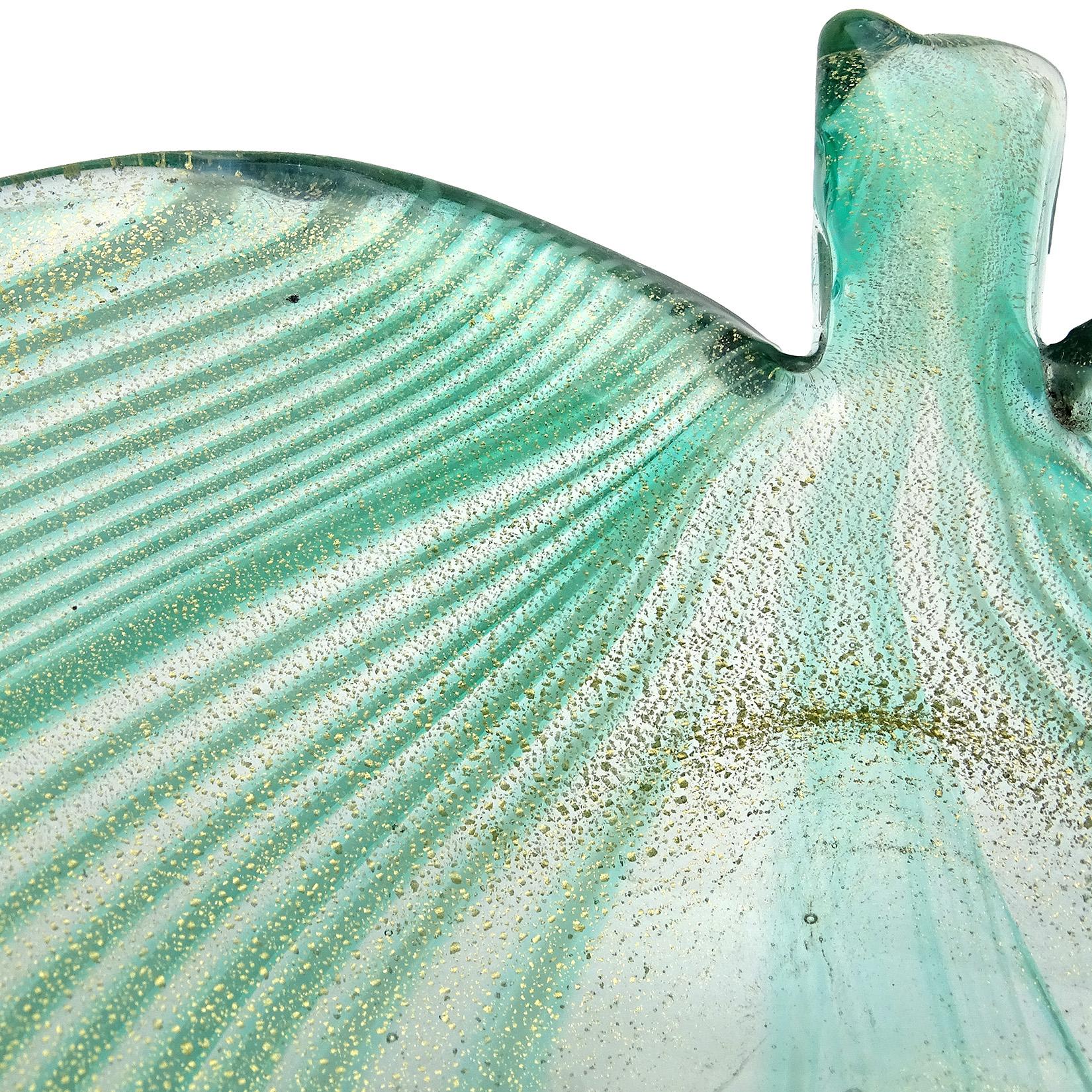 Mid-Century Modern Bol à feuilles en verre d'art italien de Murano vert Fenicio à plumes tirées et mouchetures dorées en vente