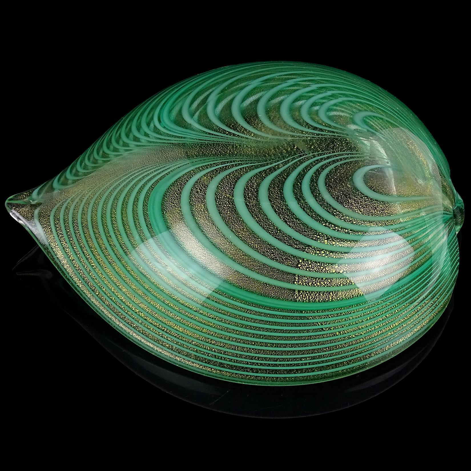 Murano Green Fenicio Pulled Feather Gold Flecks Italian Art Glass Leaf Bowl In Good Condition For Sale In Kissimmee, FL