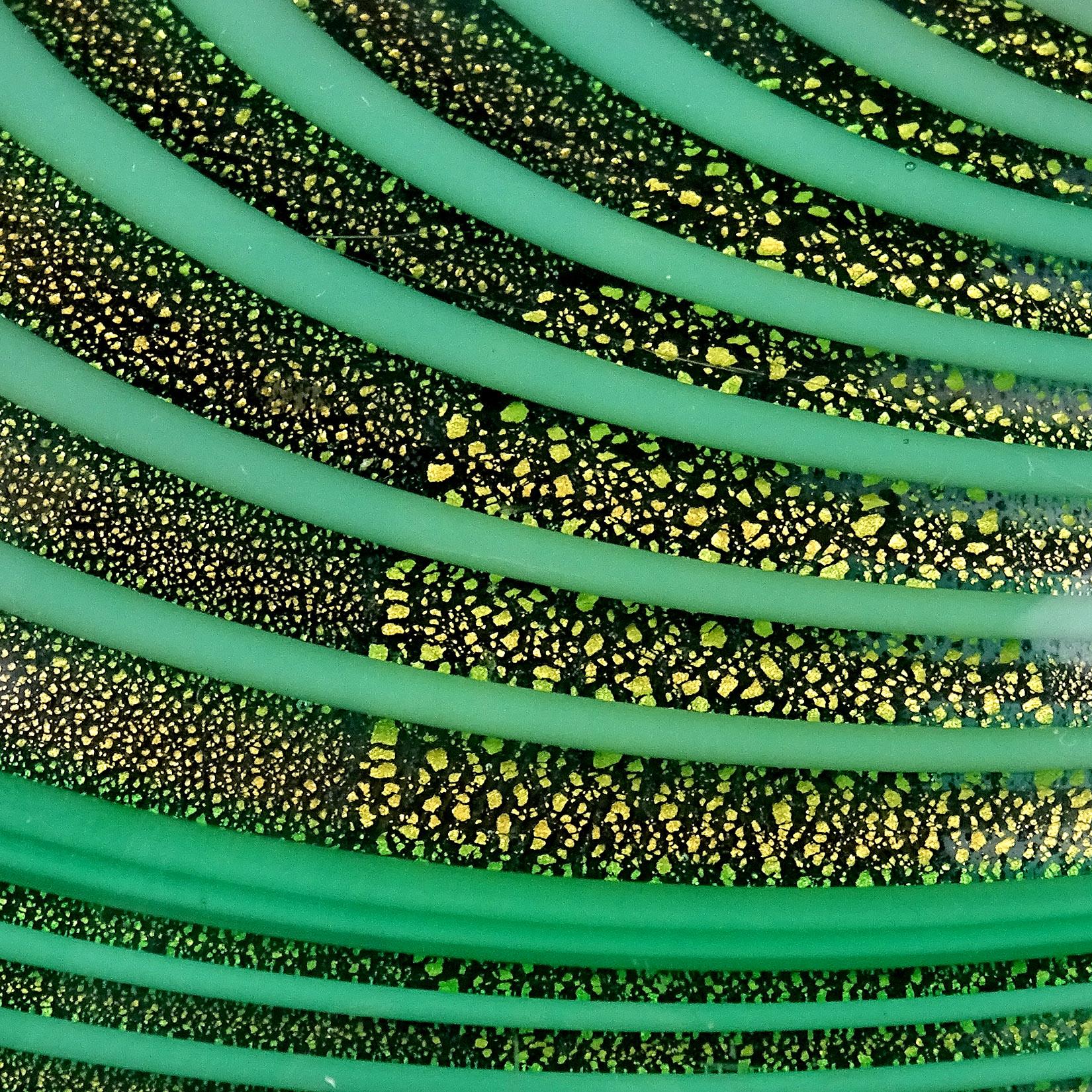 Verre de Murano Bol à feuilles en verre d'art italien de Murano vert Fenicio à plumes tirées et mouchetures dorées en vente