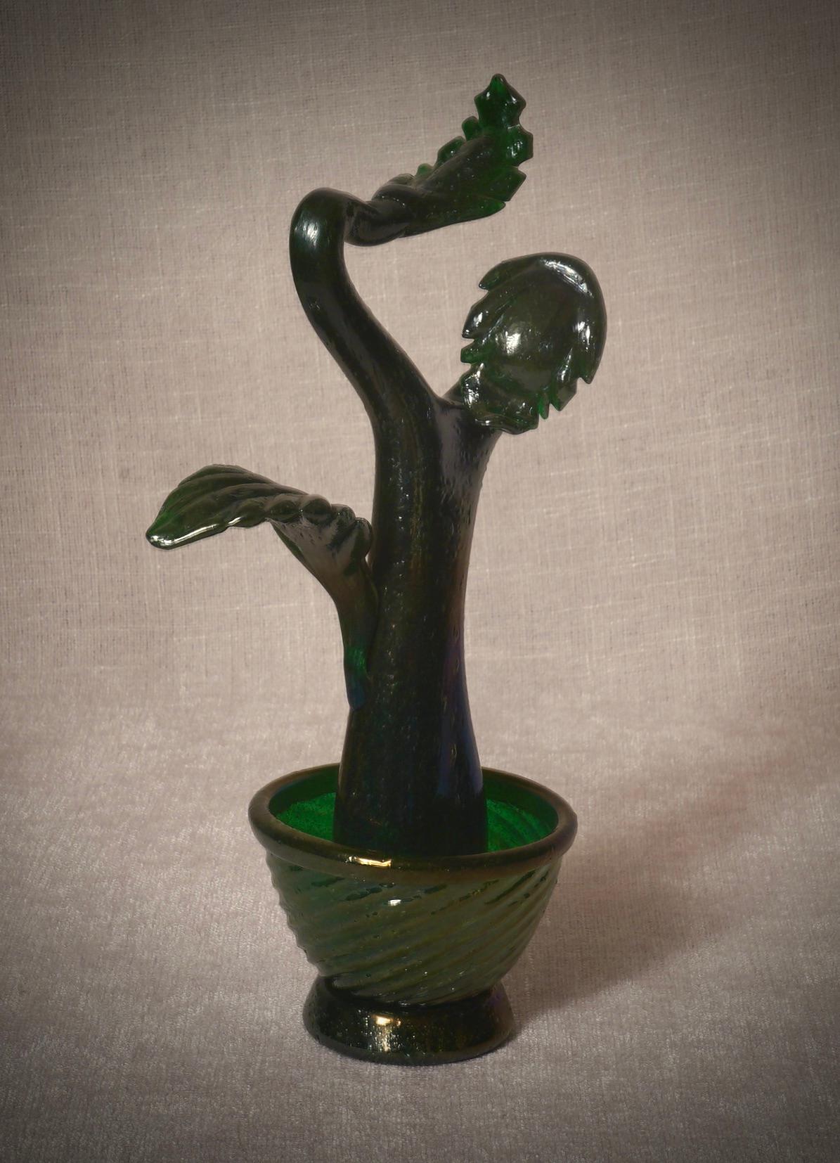 Dieser Kaktus, ein italienisches Design, ist eine Ikone des italienischen Stils. Er hat eine grüne Farbe und steht in einer schönen grünen Glasvase. Die Murano-Glashütten schaffen ein unbestreitbar zeitloses Design, schlicht und doch elegant. Die