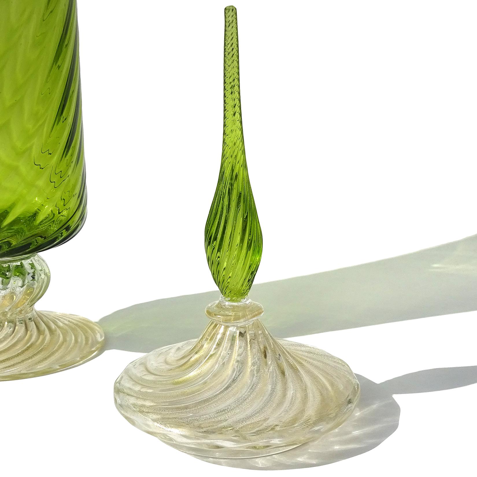 Murano Verde Motas Doradas Vidrio Artístico Italiano Mediados de Siglo Decantador Tarro de Caramelos con Tapa Hecho a mano en venta