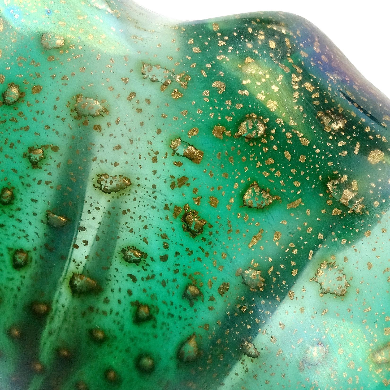 Murano Green Iridescent Gold Flecks Bubbles Italian Art Glass Centerpiece Bowl In Good Condition In Kissimmee, FL