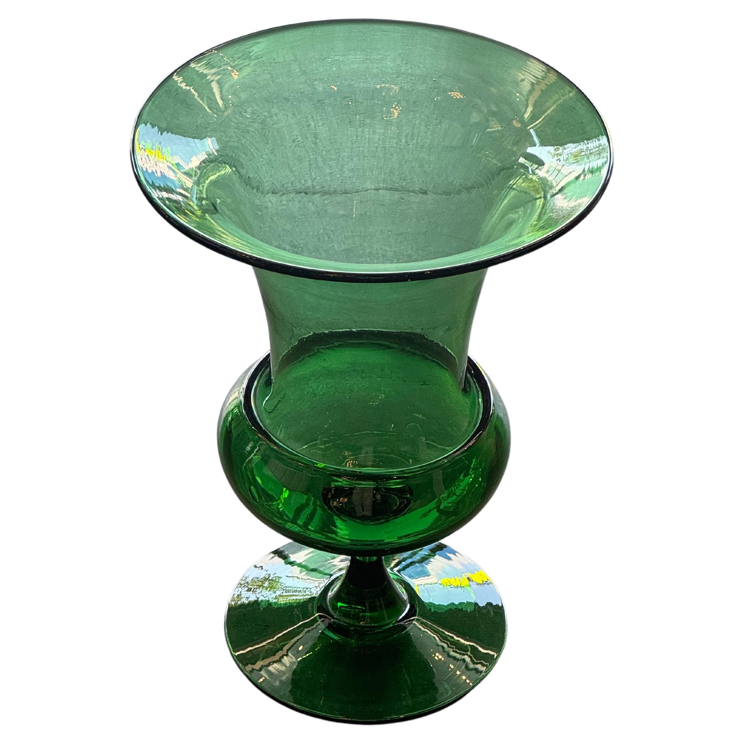 Grüne Murano Urne, CIRCA 1950er Jahre (Britisch) im Angebot