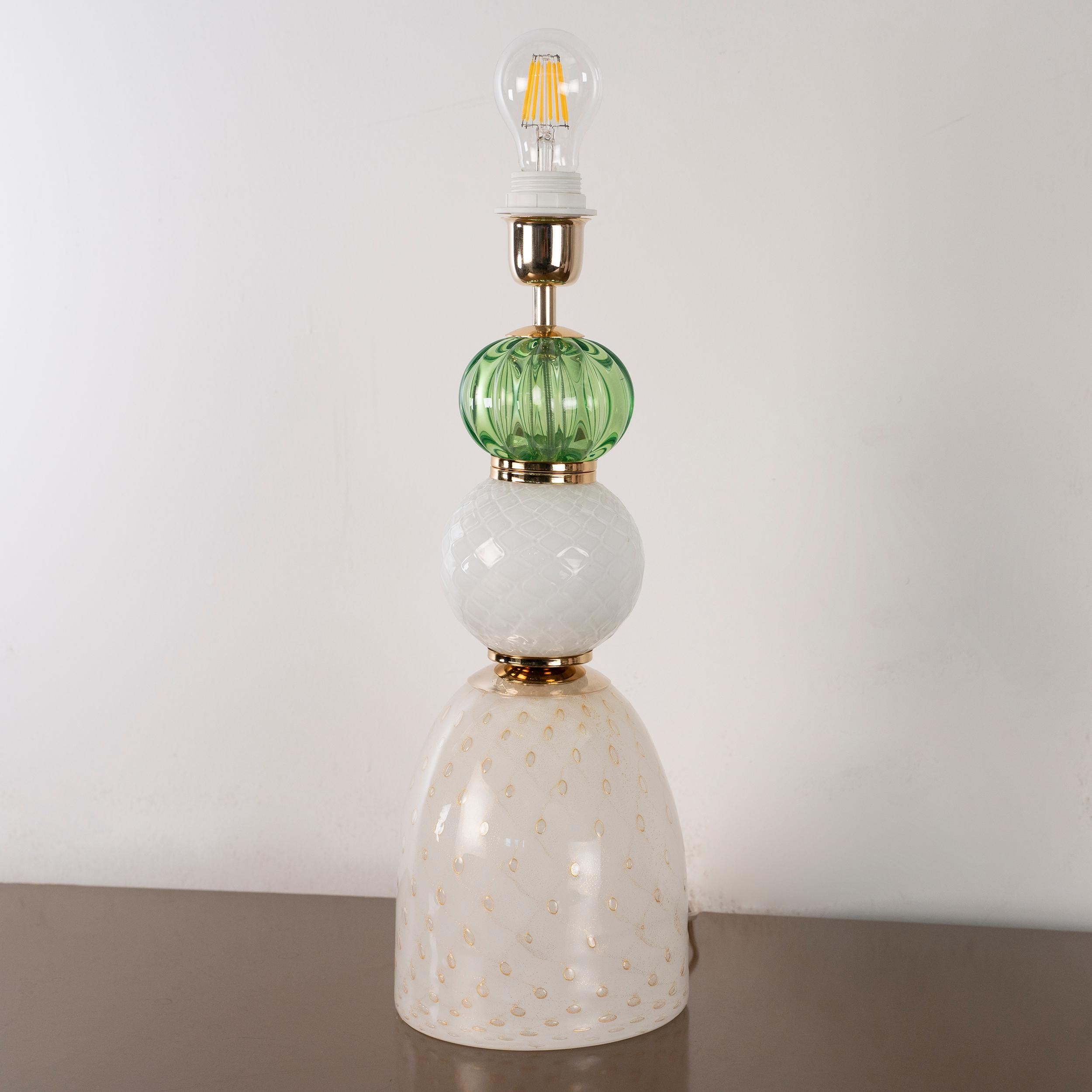 italien Lampe de table en verre vert blanc or de Murano, Seguso Vintage Made in Italy en stock en vente