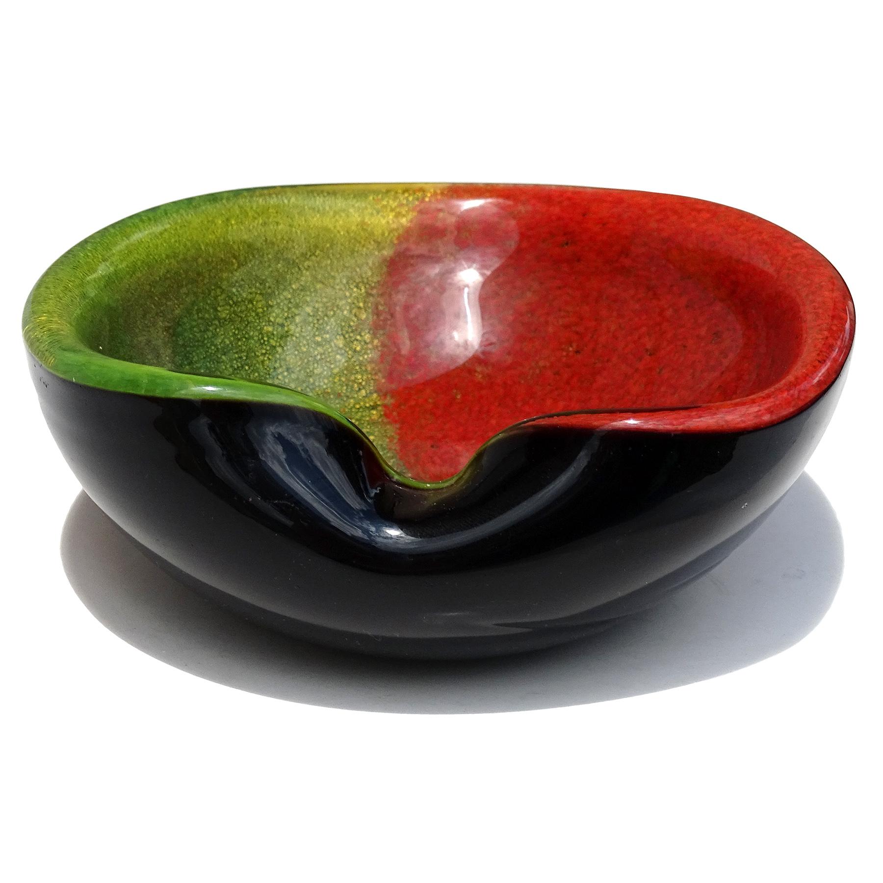 Cuenco decorativo en forma de corazón de cristal artístico italiano de Murano medio rojo verde moteado de oro Vidrio en venta