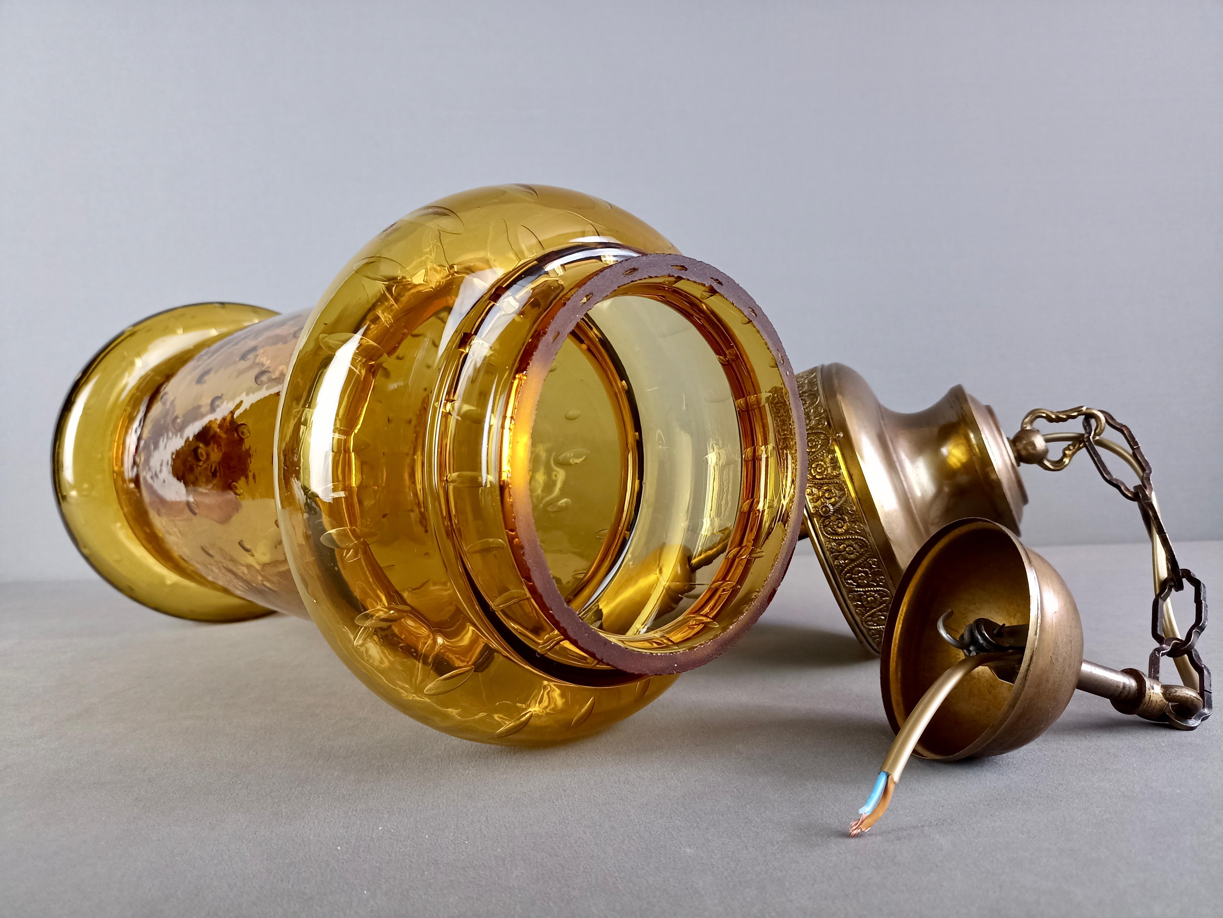 Murano hand-blown Bulicante glass lantern with brass frame. Italy, late 1950s. For Sale 6