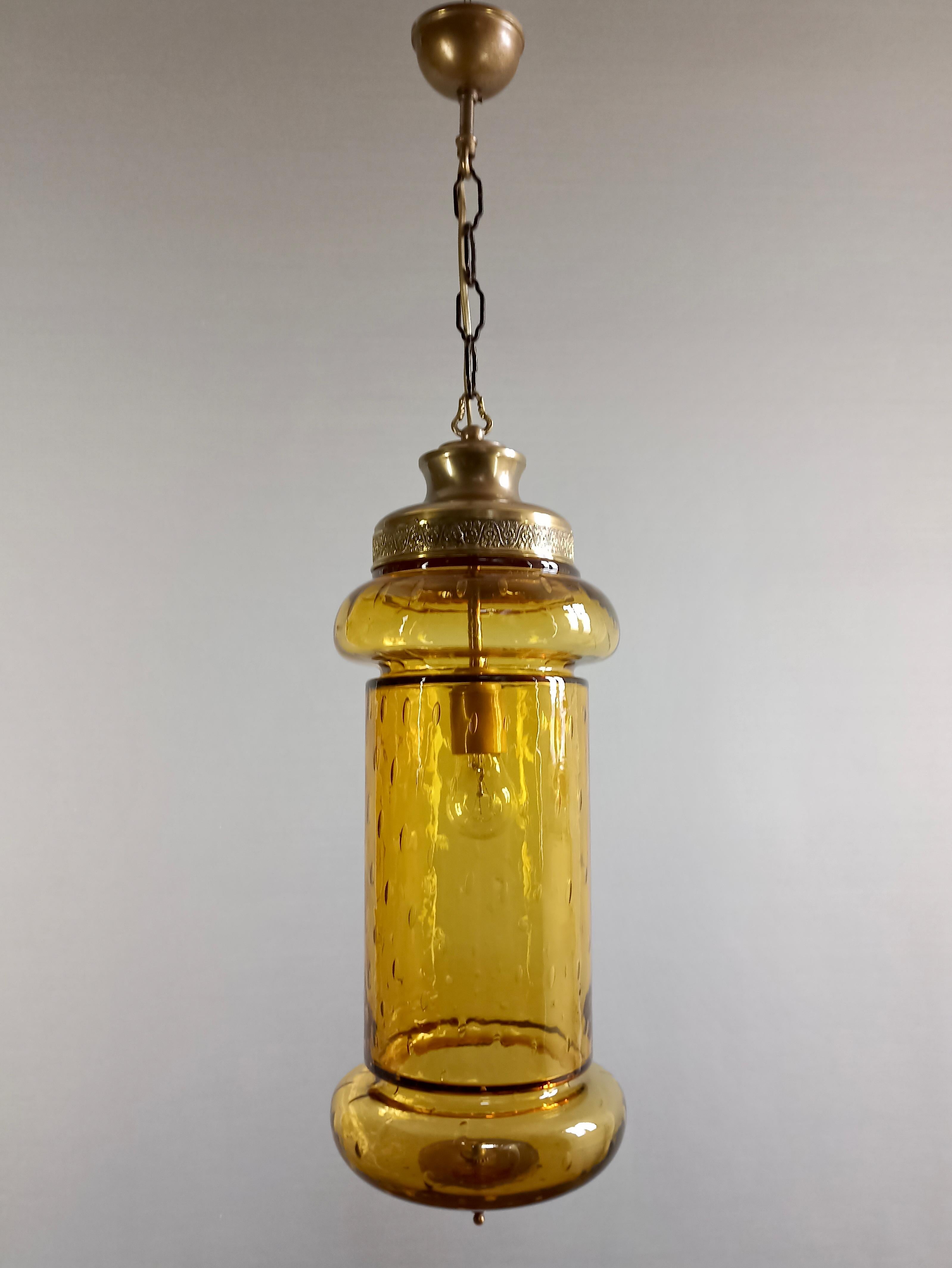 Art Nouveau Murano hand-blown Bulicante glass lantern with brass frame. Italy, late 1950s. For Sale