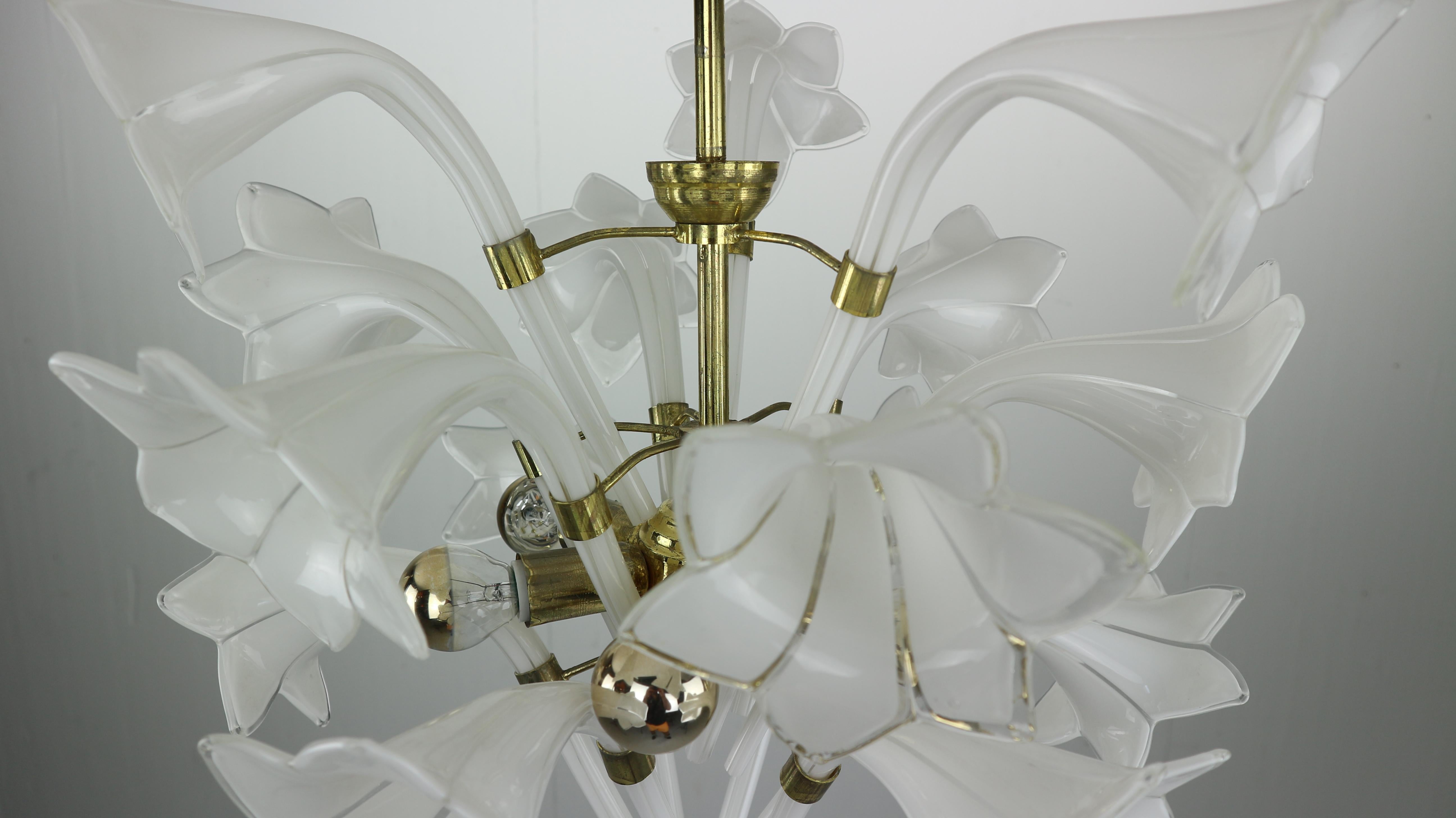 Mid-Century Modern Franco Luce Murano Hand Blown Glass Calla-Lily Chandelier, 1950s For Sale