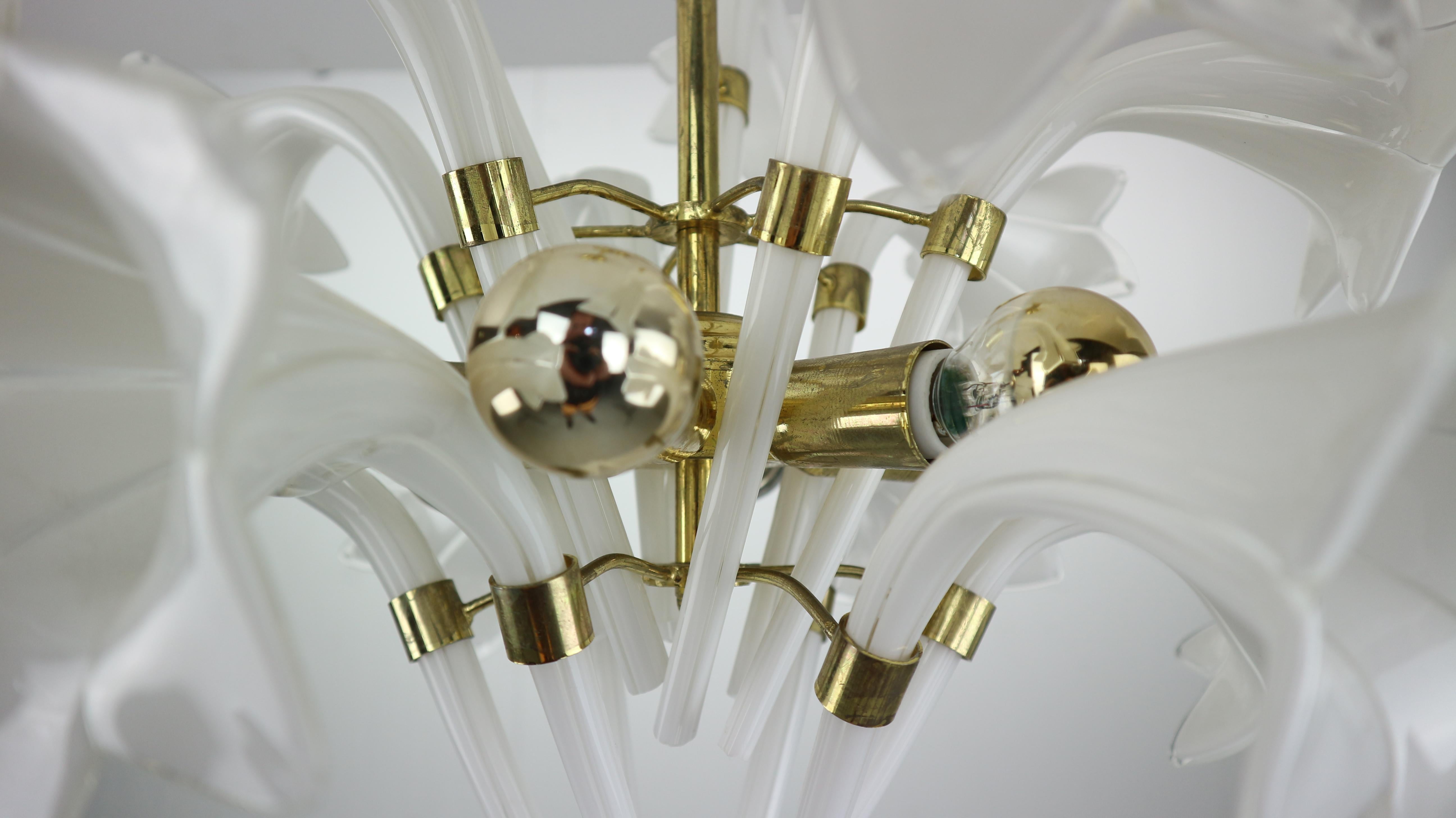 Franco Luce Murano Hand Blown Glass Calla-Lily Chandelier, 1950s In Good Condition In The Hague, NL