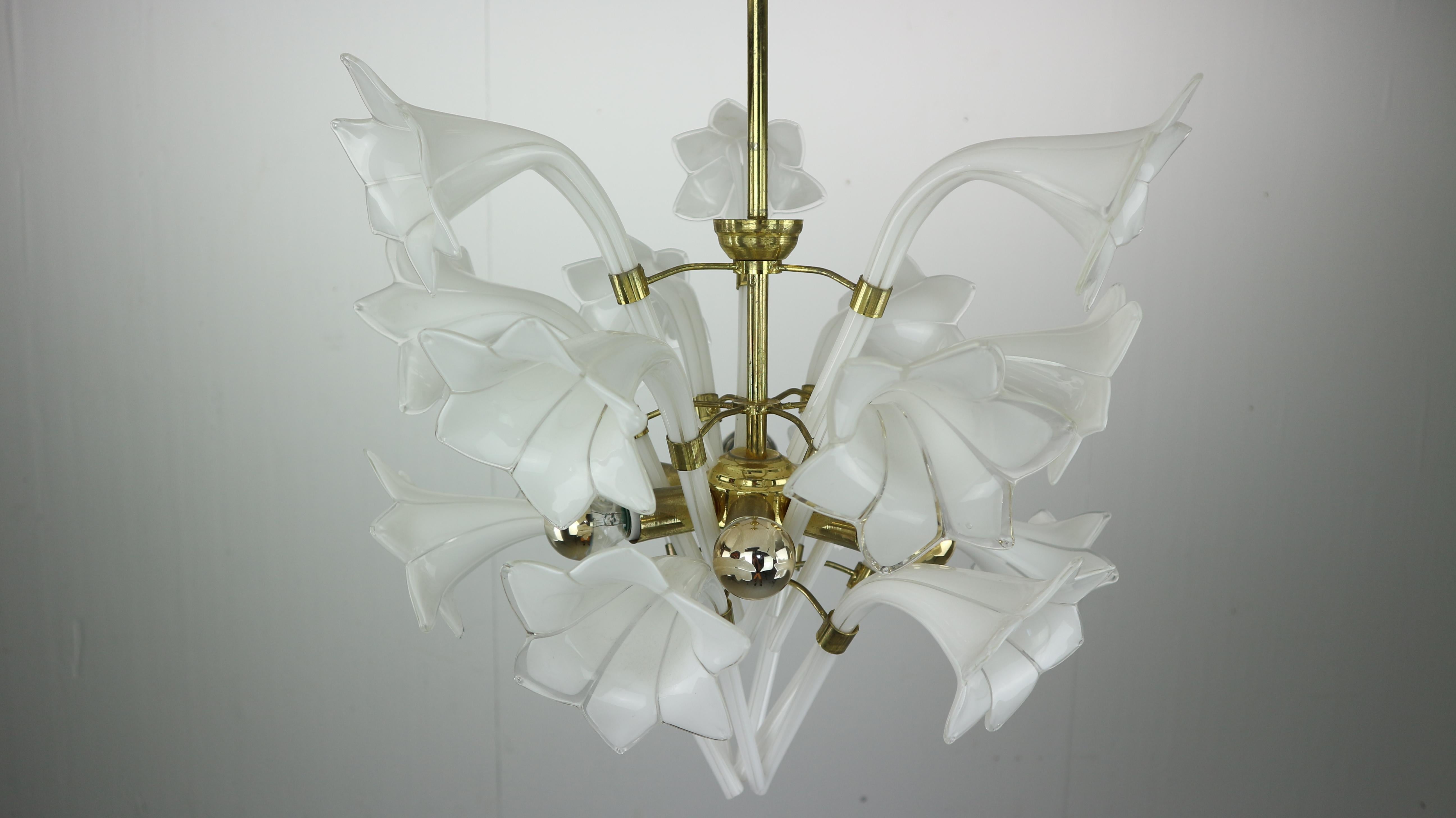Mid-20th Century Franco Luce Murano Hand Blown Glass Calla-Lily Chandelier, 1950s For Sale