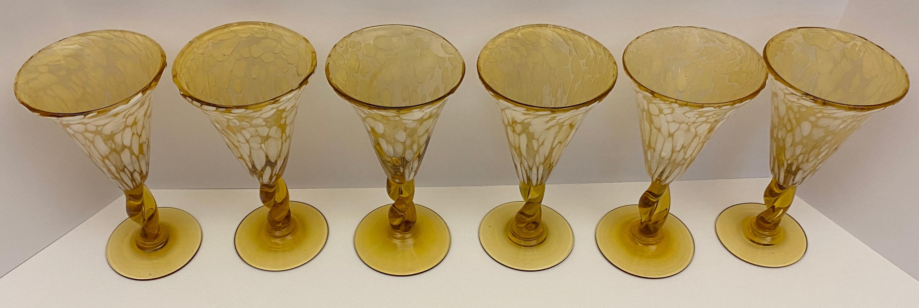 20ième siècle Gobelets en verre soufflé à la main de Murano, lot de 6 en vente