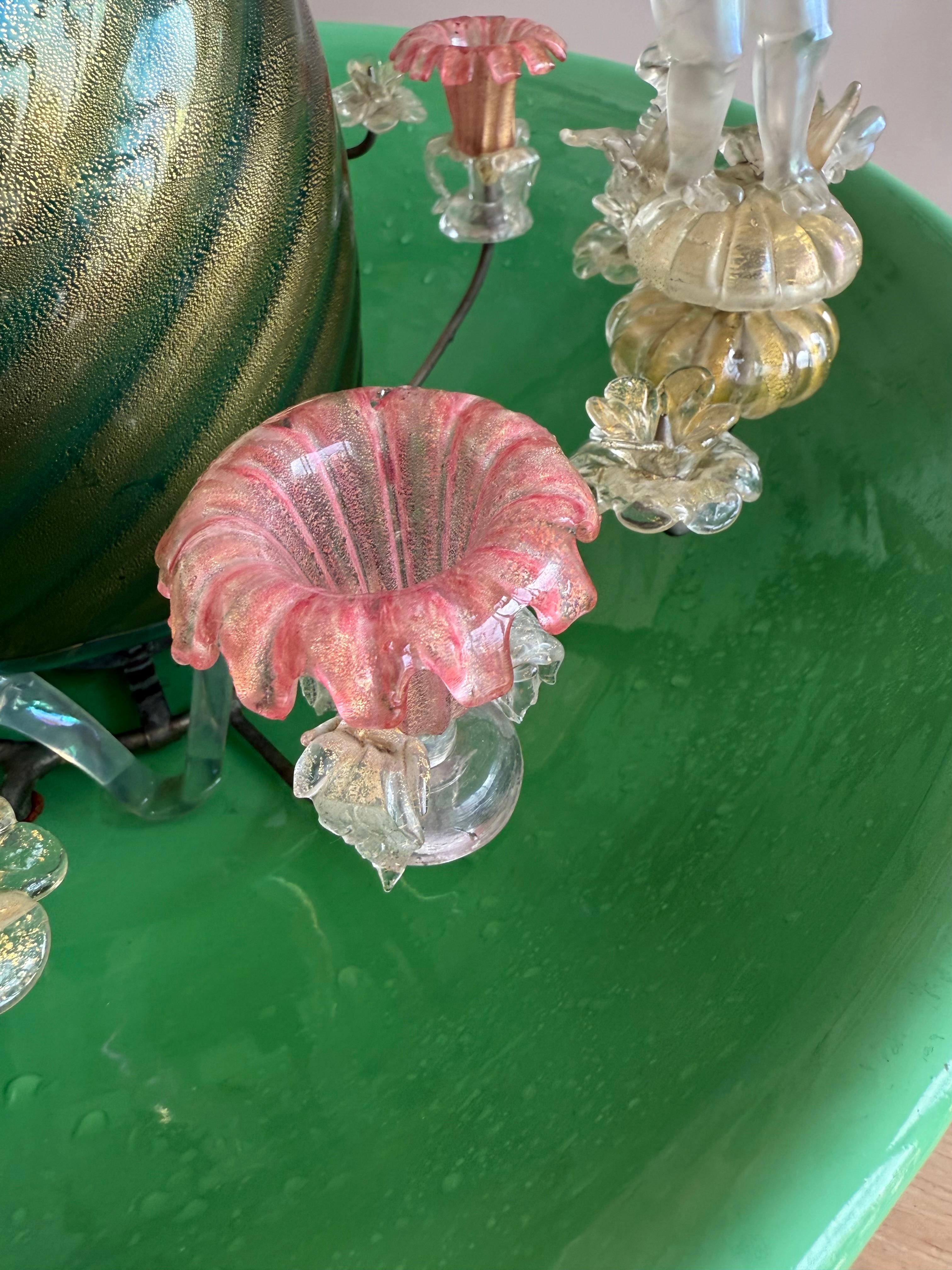 Italiano Fontana da tavolo in vetro soffiato a mano di Murano con inclusioni di foglie d'oro, Att Gino Cenedese in vendita